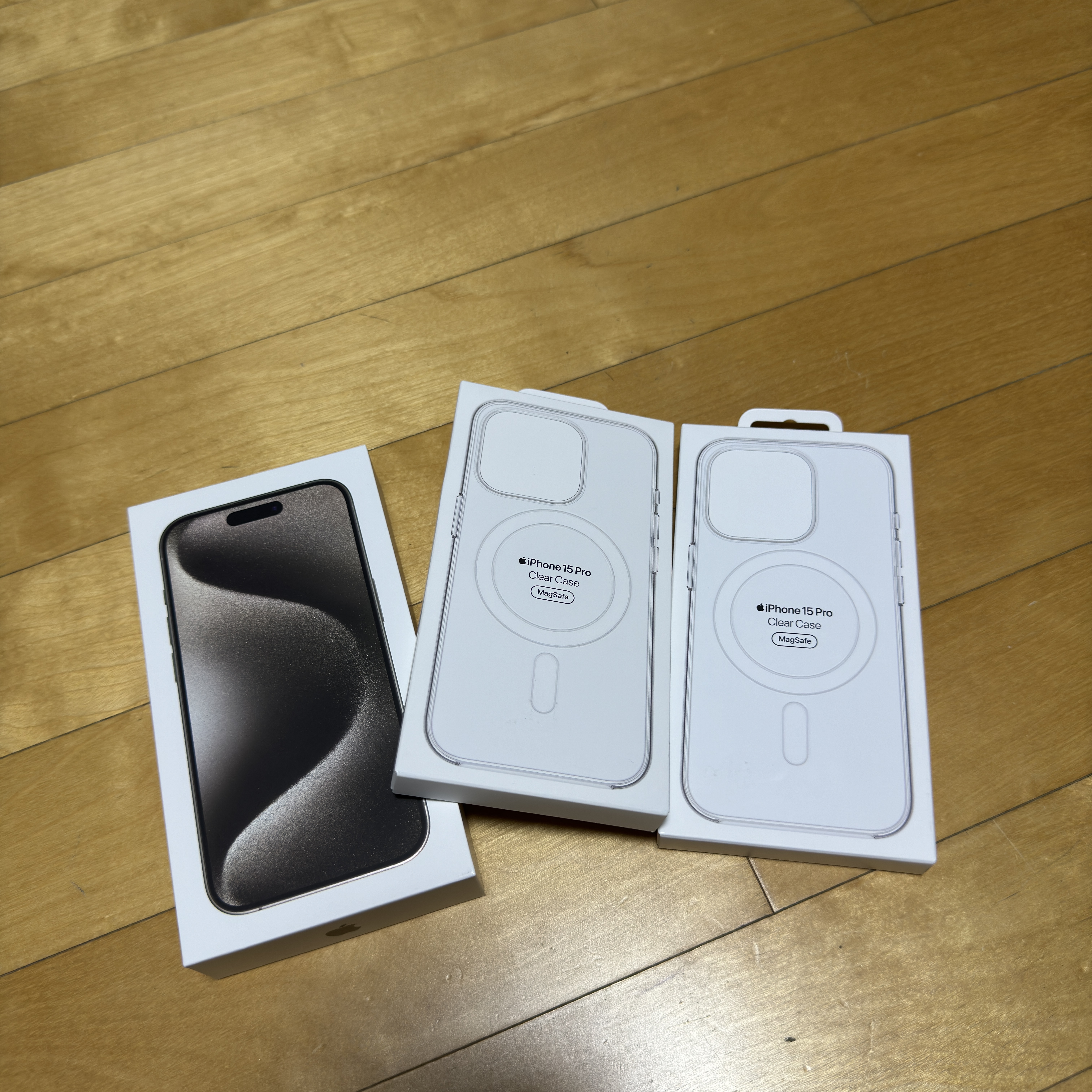 Apple iPhone 15 Pro 256GB Natural Titanium (Korean Ver.) 착용 스타일 - 1