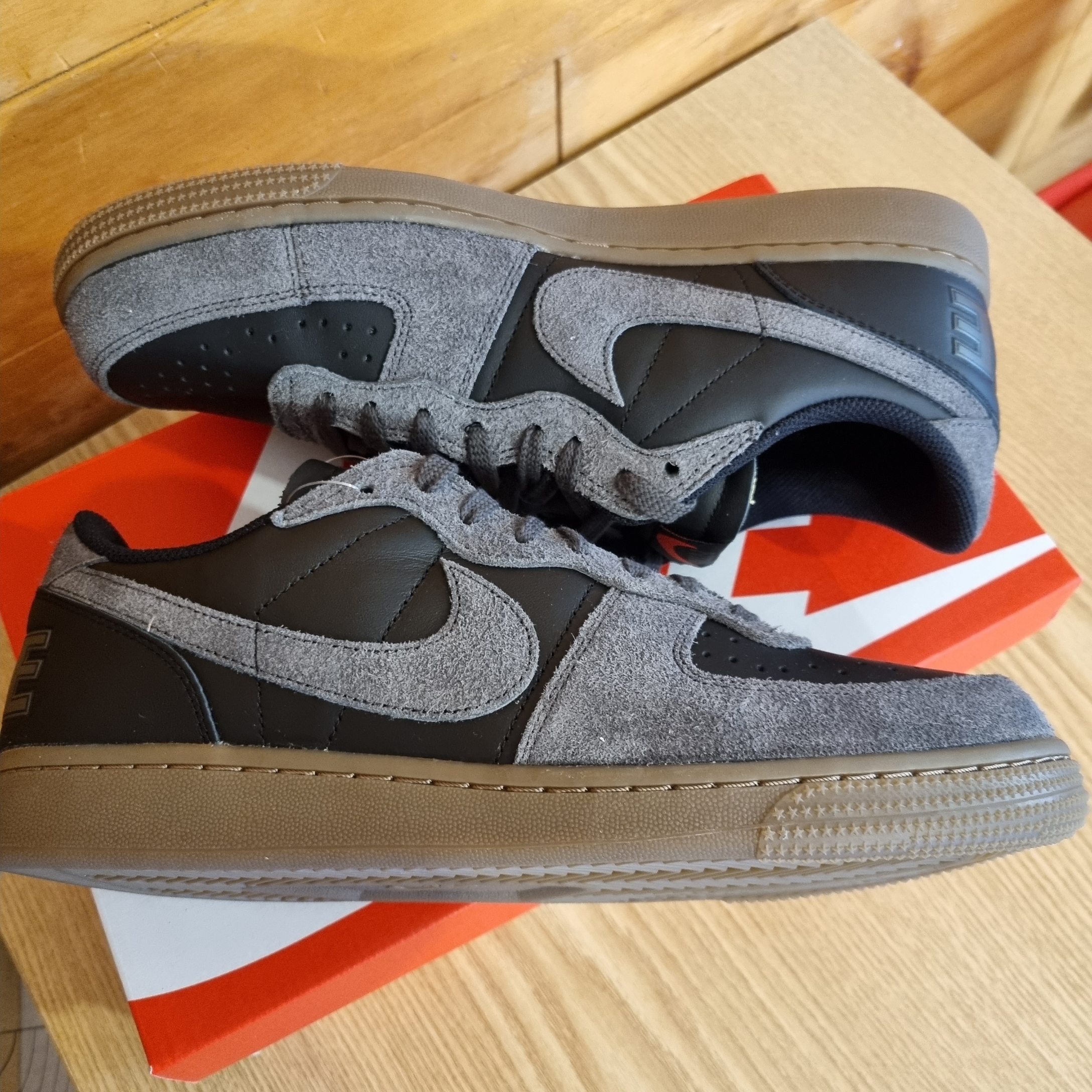 Nike Terminator Low Black Medium Ash 착용 스타일