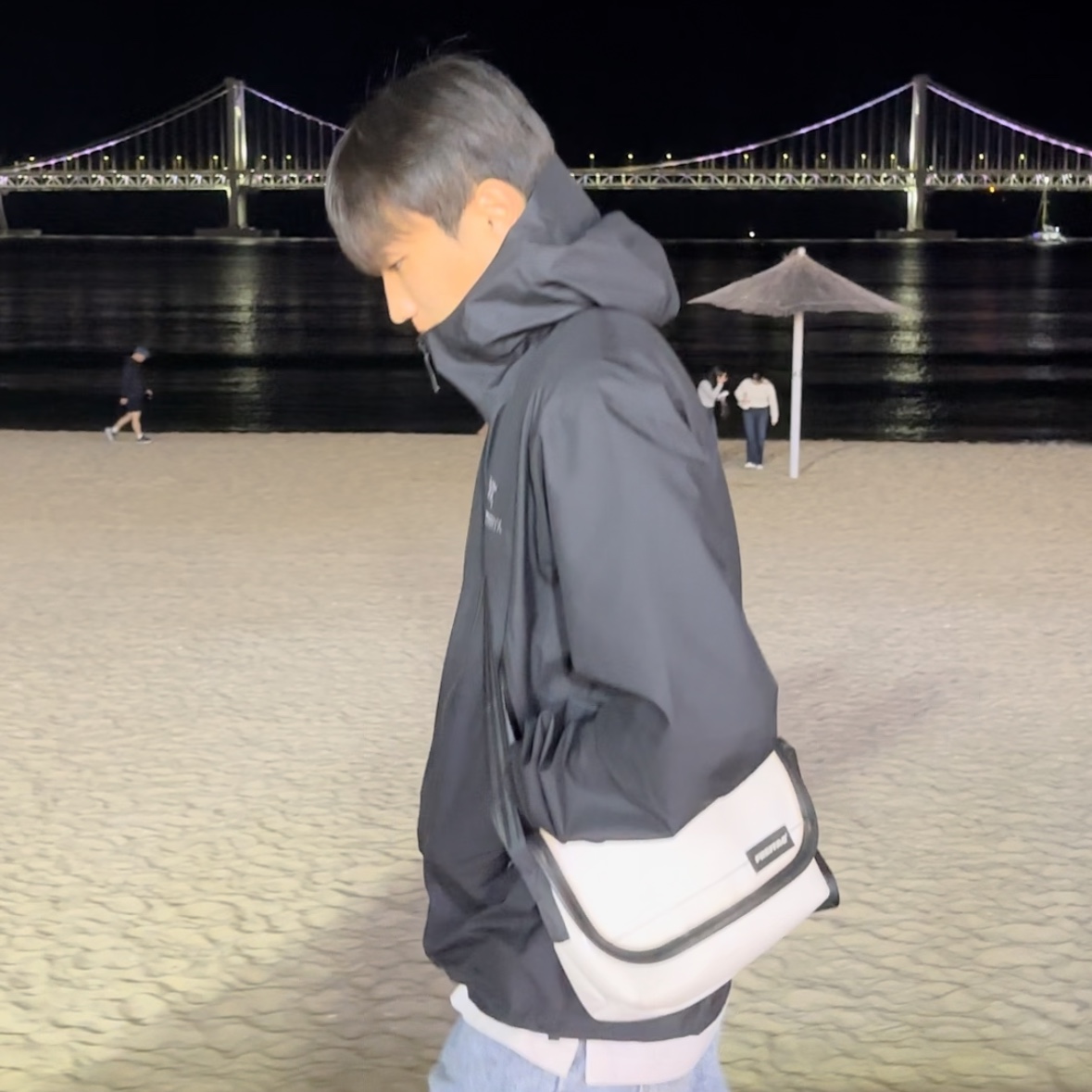 Arc'teryx Beta Jacket Black 착용 스타일