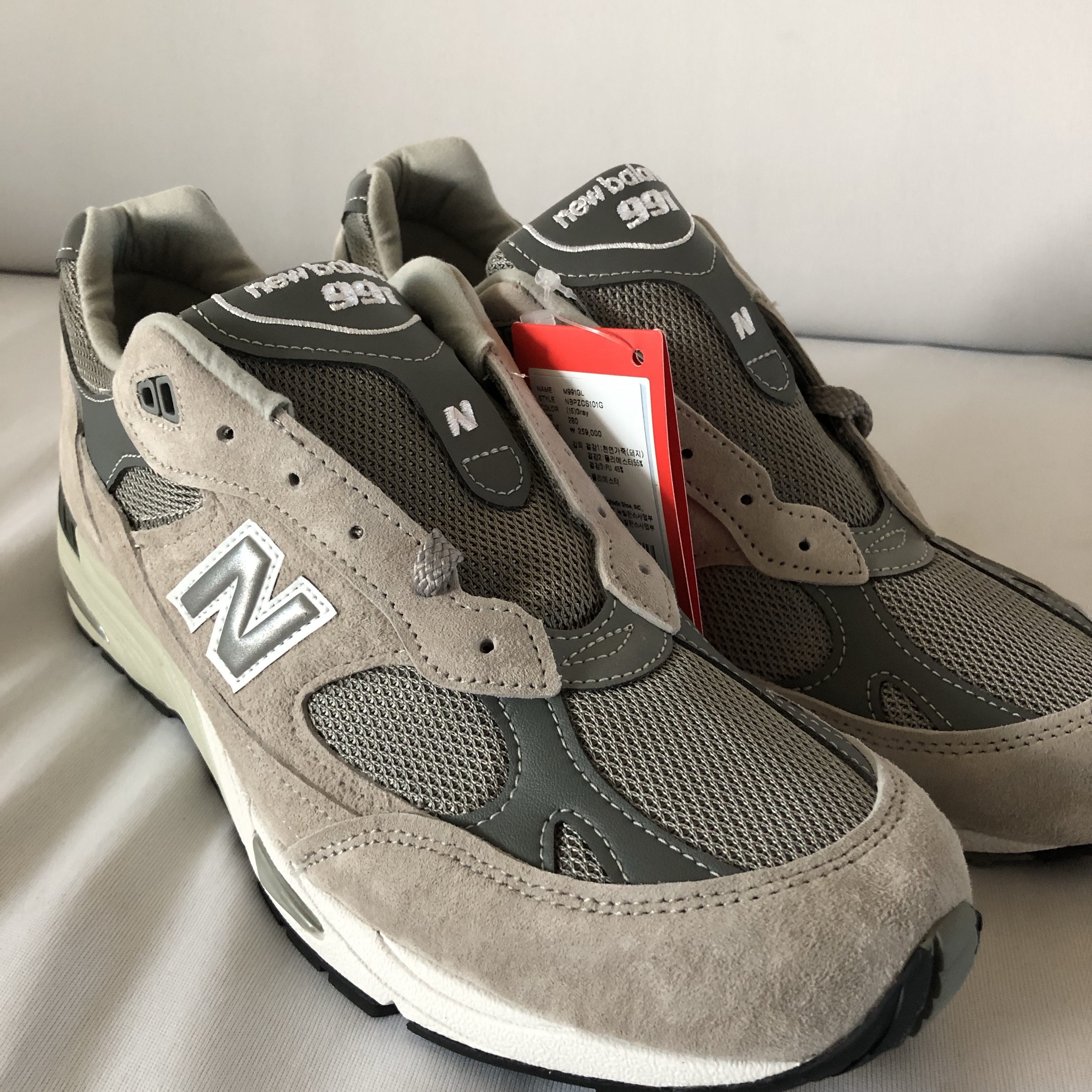New Balance 991 Made in UK Grey 착용 스타일 - 1