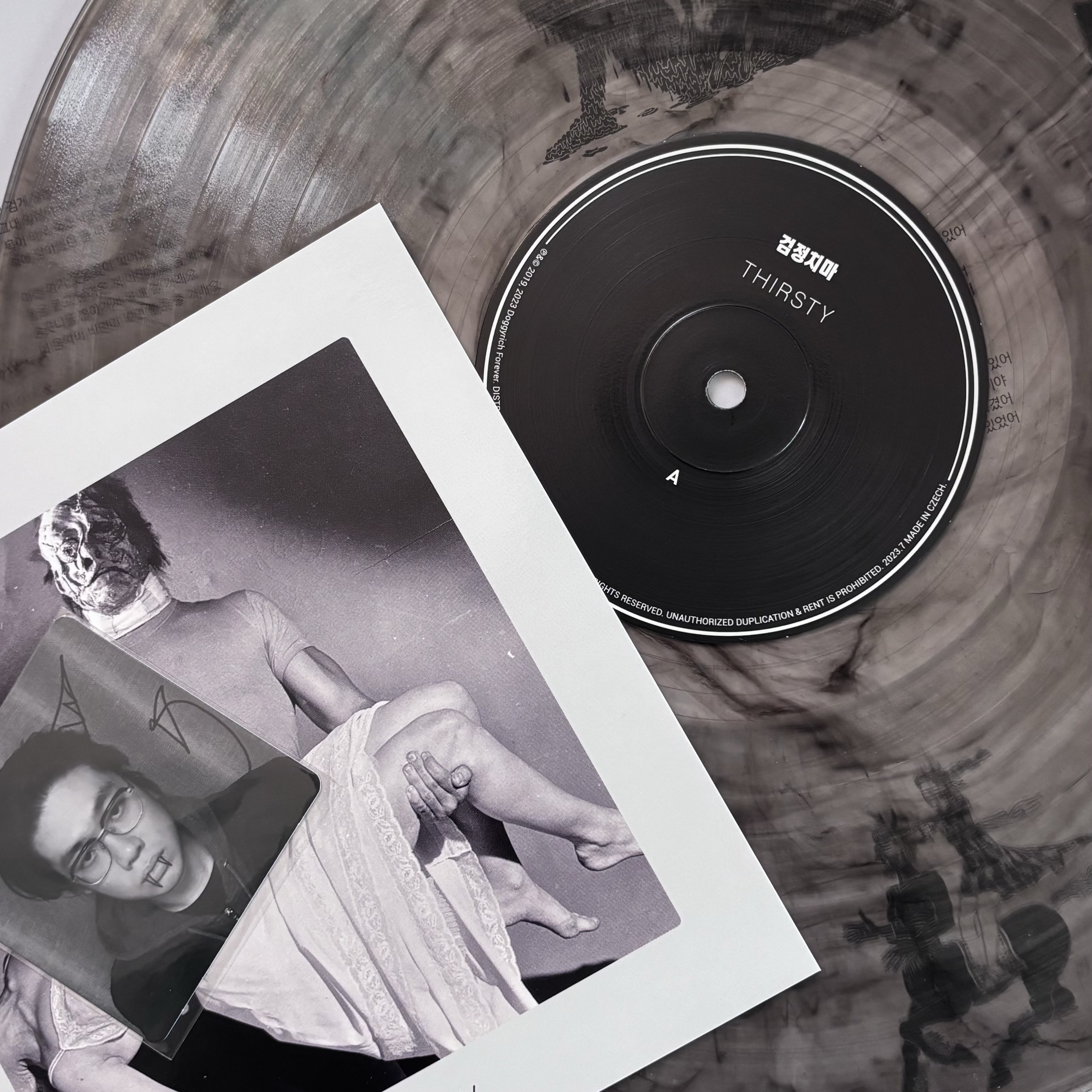 The Black Skirts 3rd Album Part 2 Thirsty Marble Smoke Translucent 착용 스타일