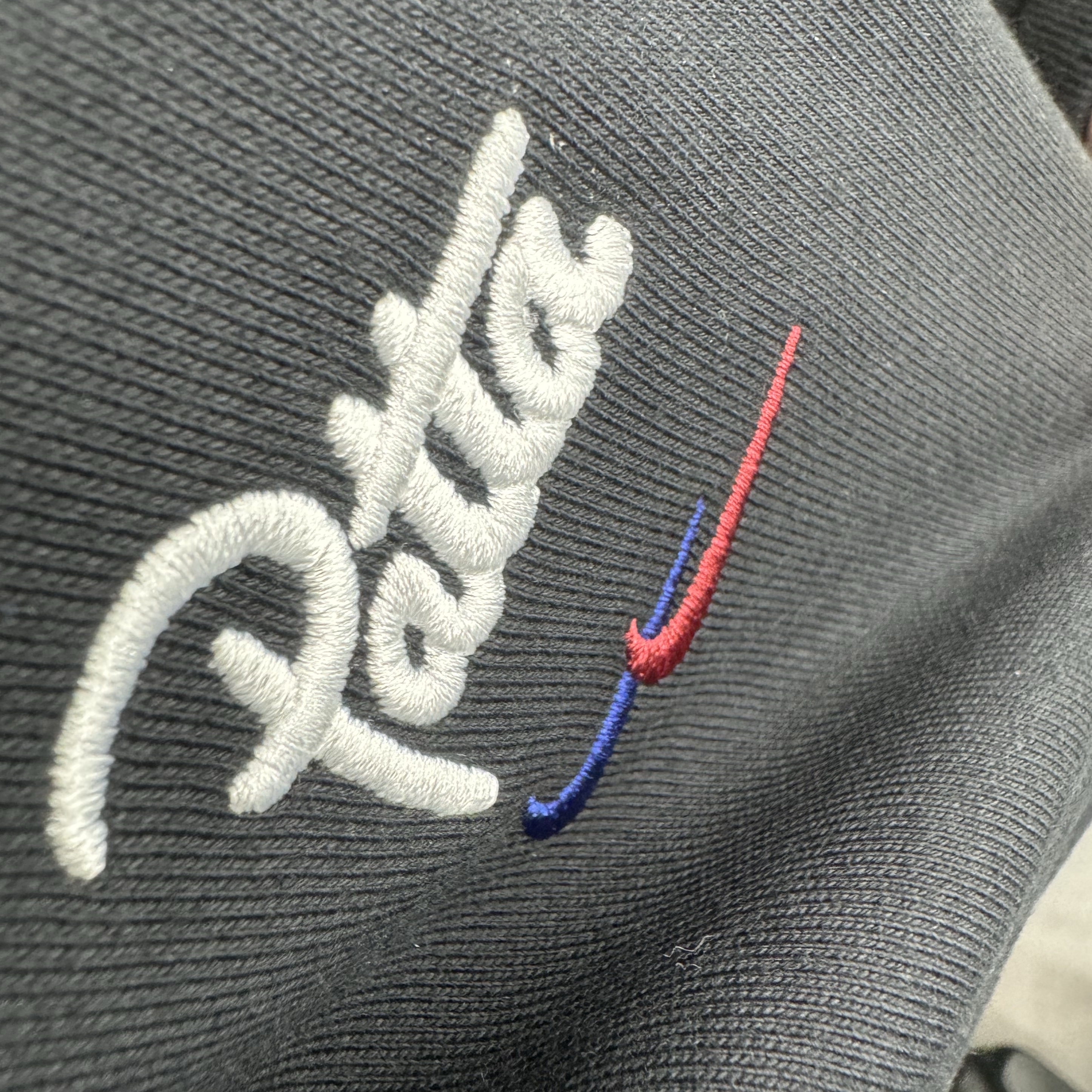 Nike x Patta x FC Barcelona Solo Swoosh Hoodie Culers del Món (FD4147-010) 착용 스타일 - 4