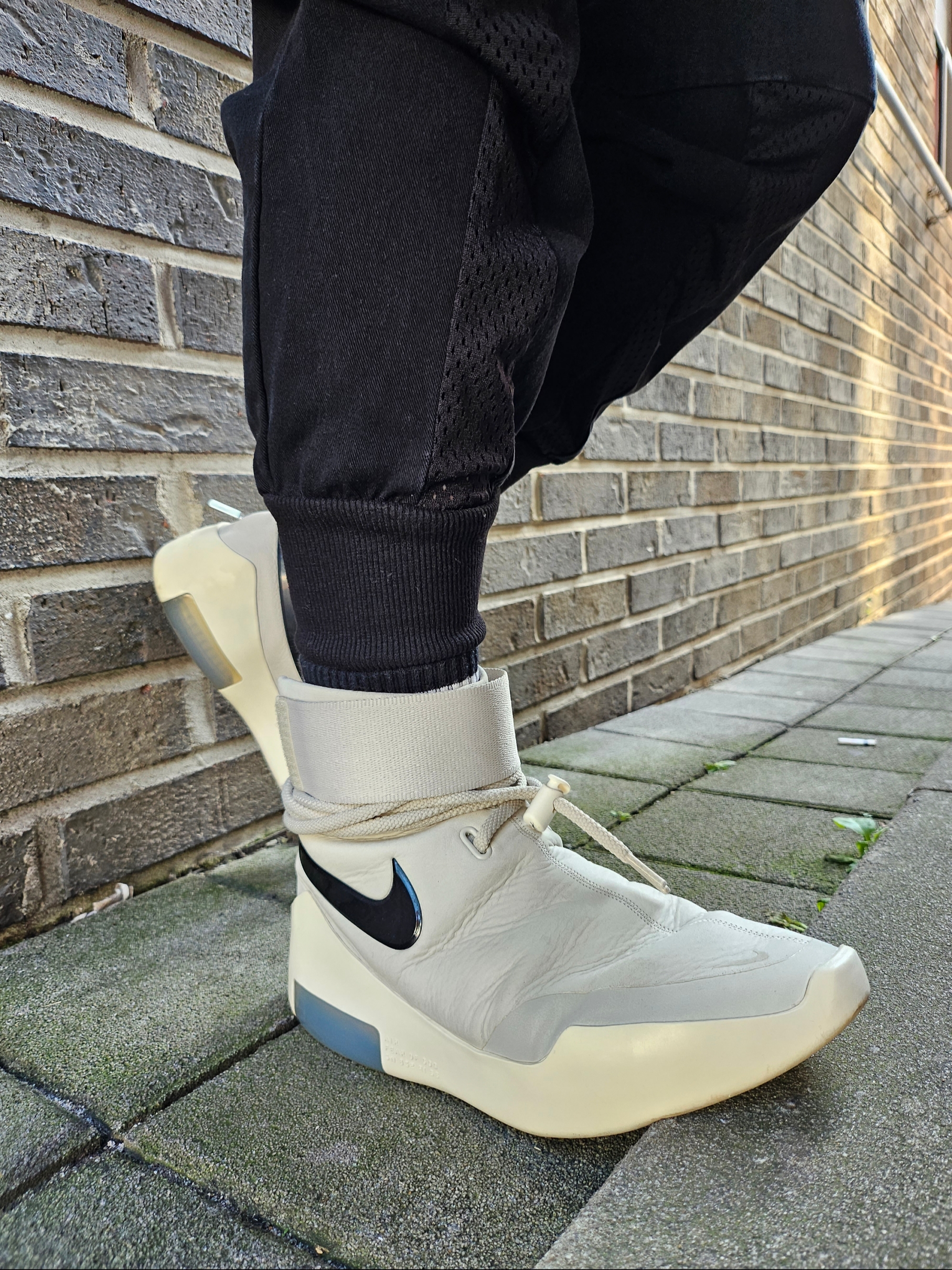 Nike x Fear of God Air Fear of God SA Light Bone 착용 스타일 - 1