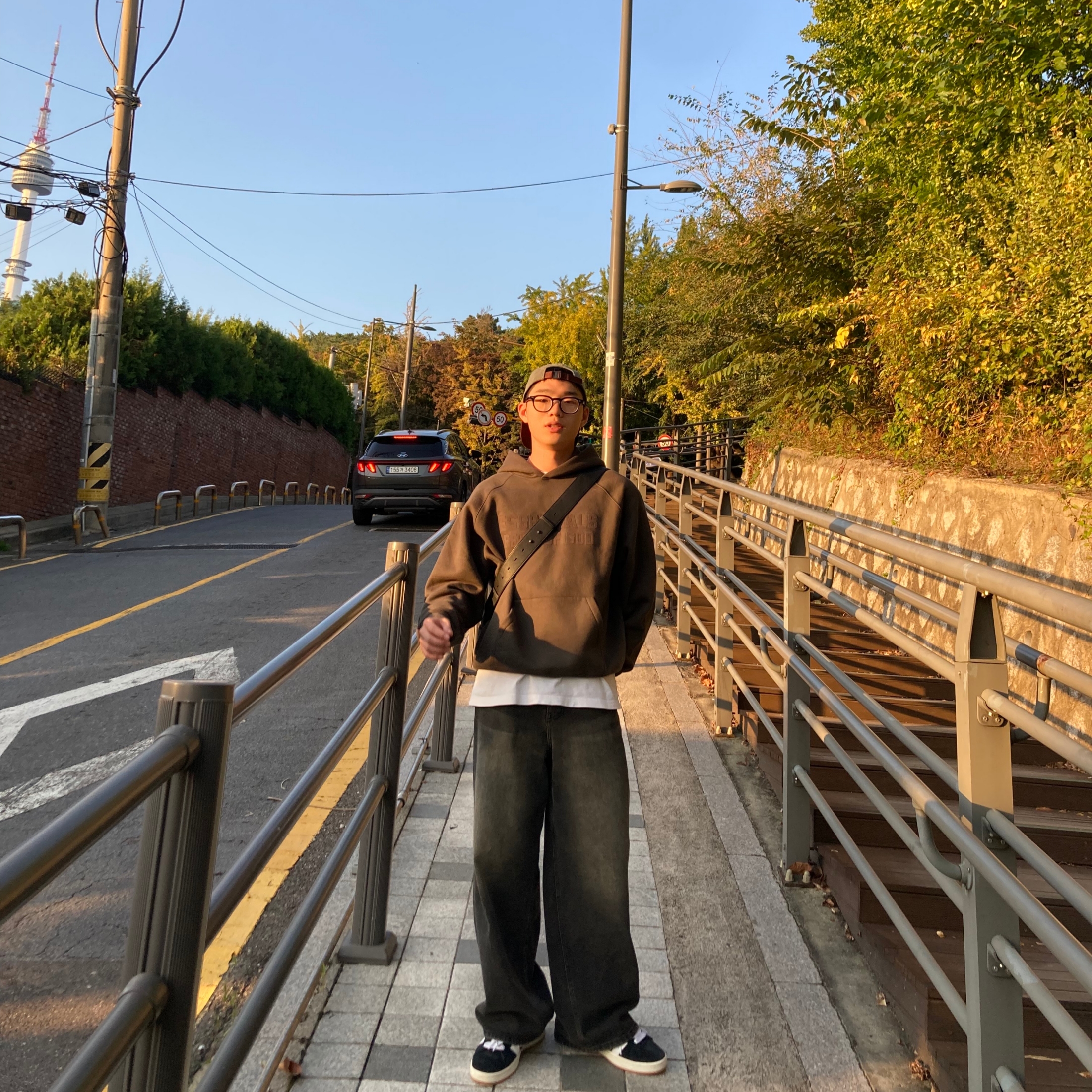 Essentials Hoodie Off Black - 22FW 착용 스타일