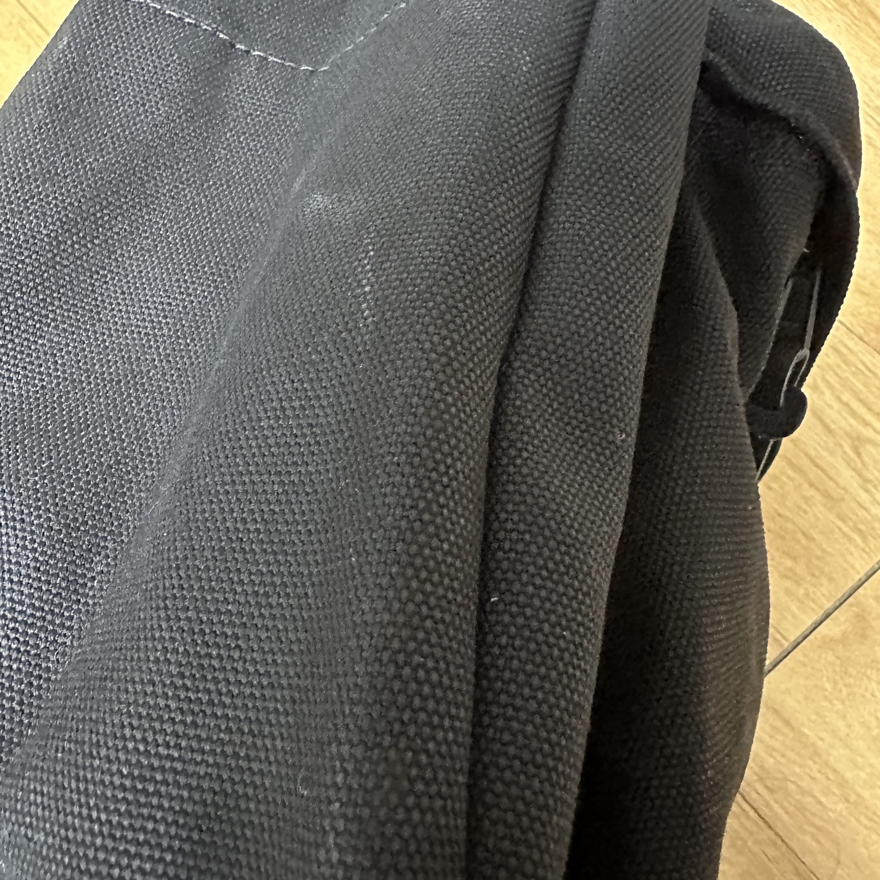 Supreme Canvas Backpack Black 착용 스타일 - 2