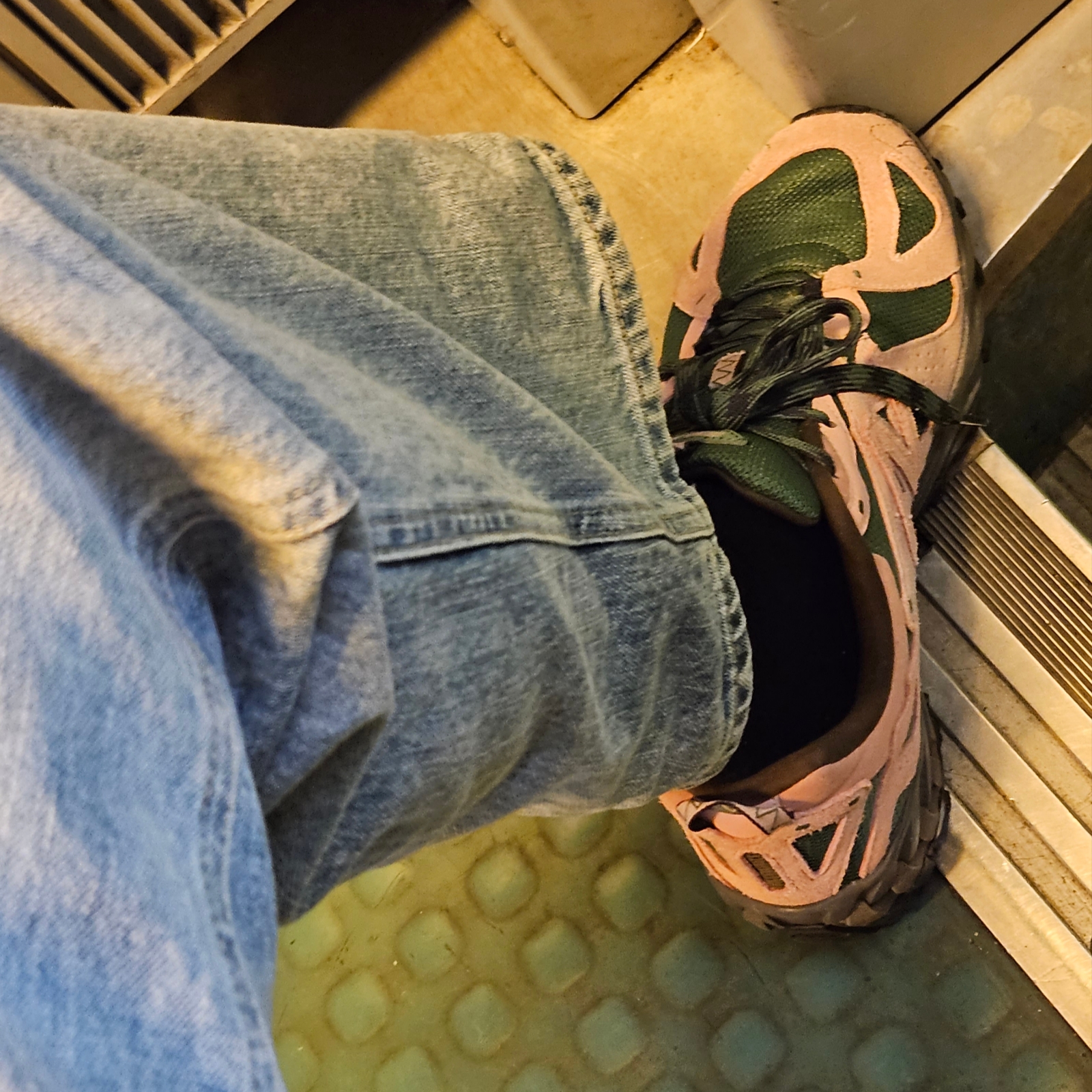 New Balance ML610T Pink Moon - D Standard 착용 스타일