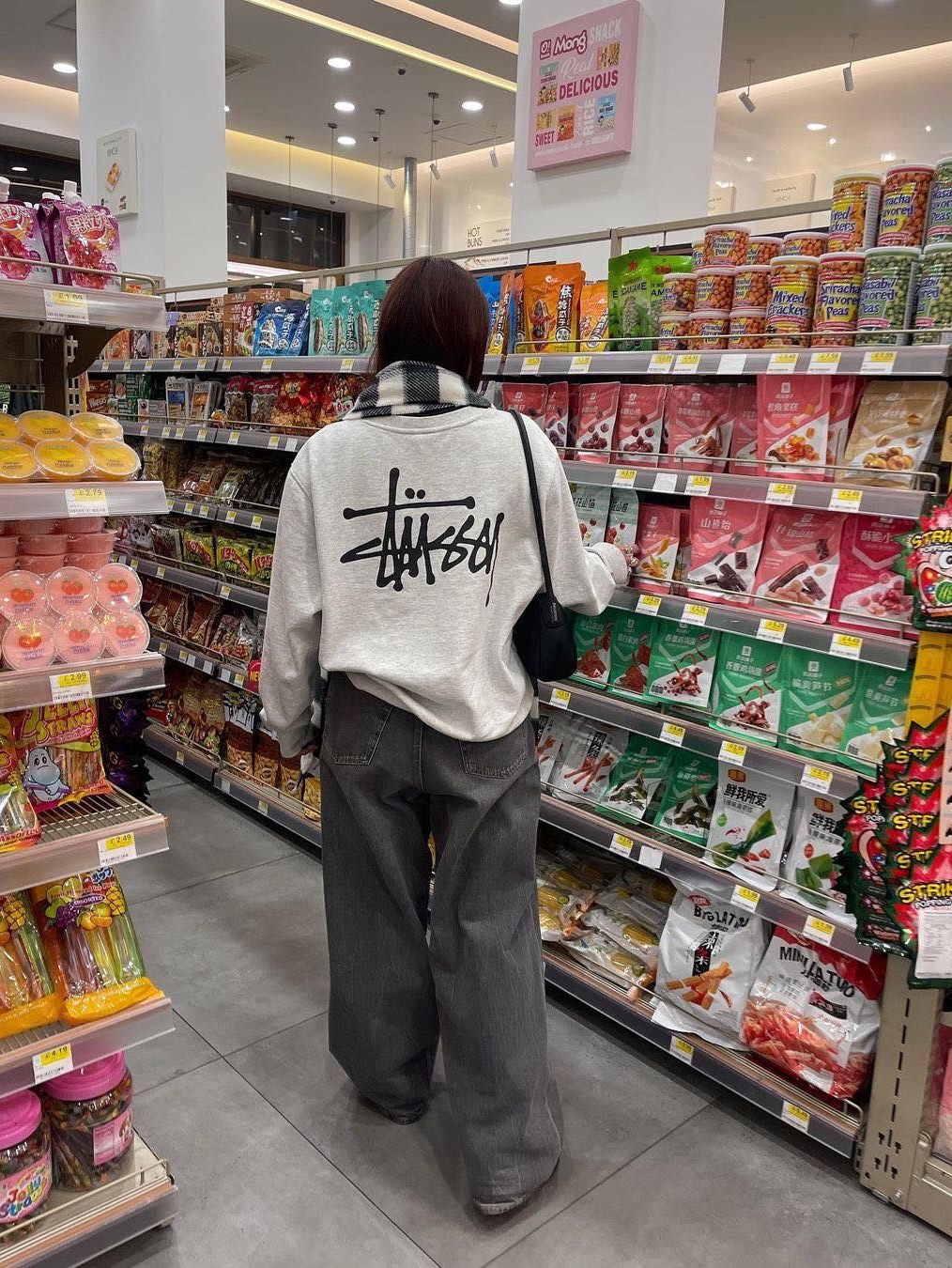 Stussy Basic Stussy Pigment Dyed Crew Forest, Stussy Basic Stussy Crew Navy 2023 착용 스타일 - 7