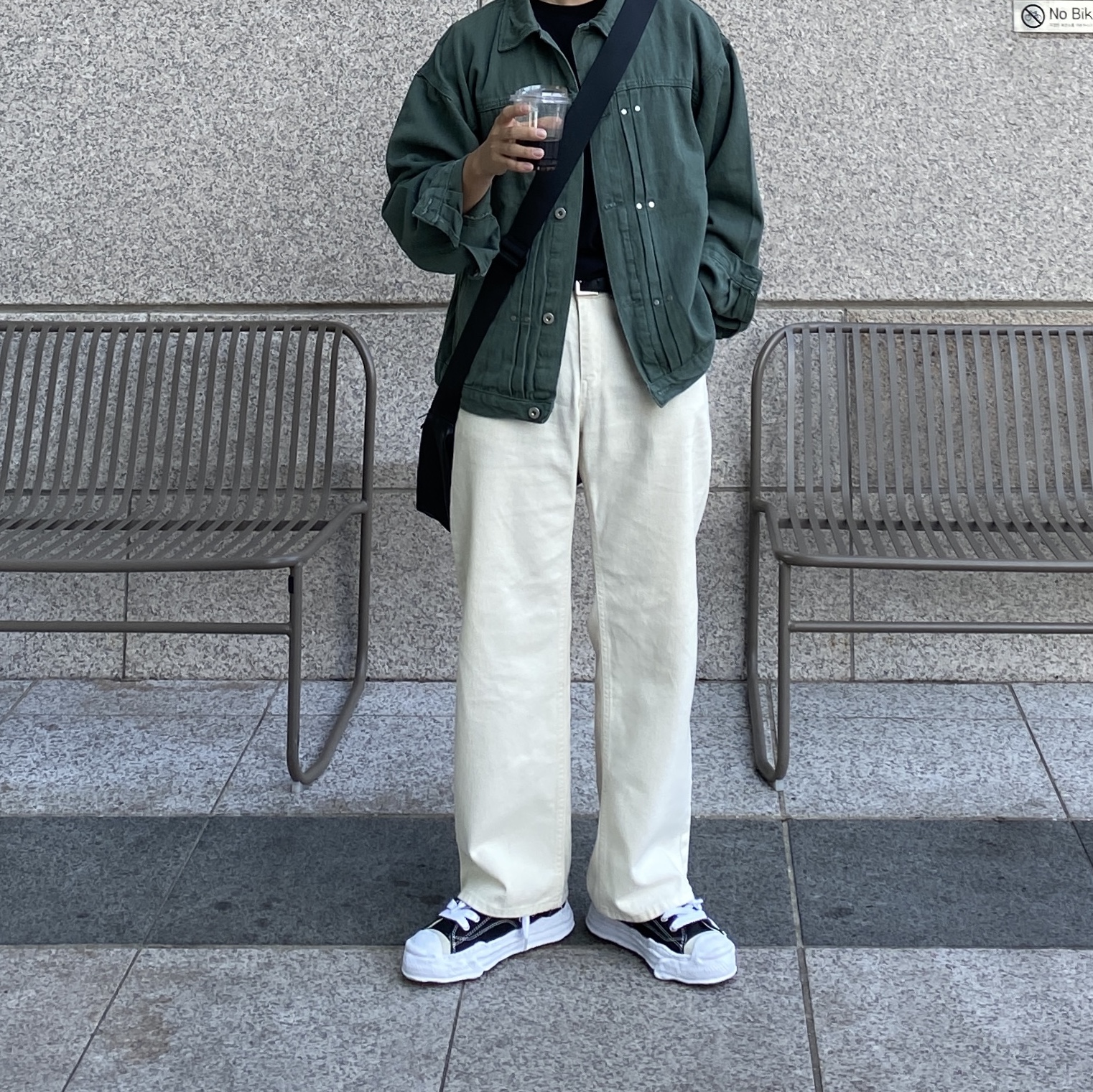 Maison Mihara Yasuhiro Hank OG Sole Canvas Low-top Sneakers Black, Maison Mihara Yasuhiro Blakey OG Sole Canvas Low-top Sneakers Black White 착용 스타일 - 3