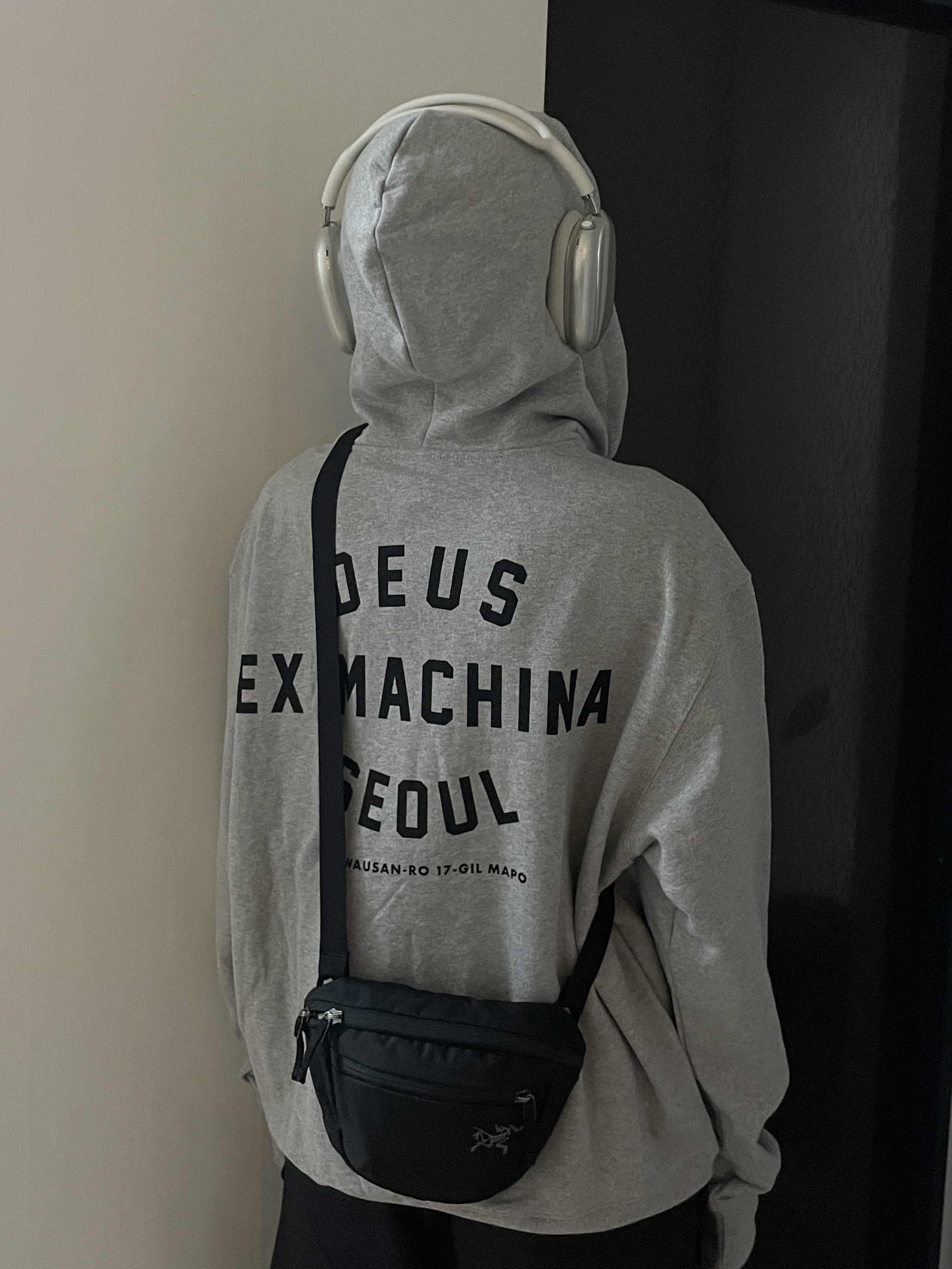 Deus Ex Machina Seoul College Hooded Jacket Grey Heather, Arc'teryx Mantis 1 Waistpack Black 착용 스타일 - 1