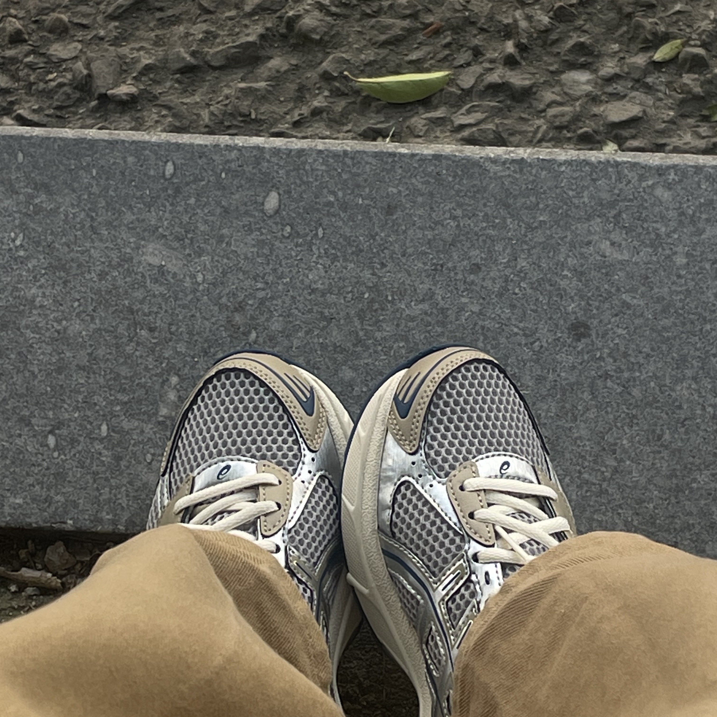 Asics Gel-1130 Oyster Grey Pure Silver 착용 스타일