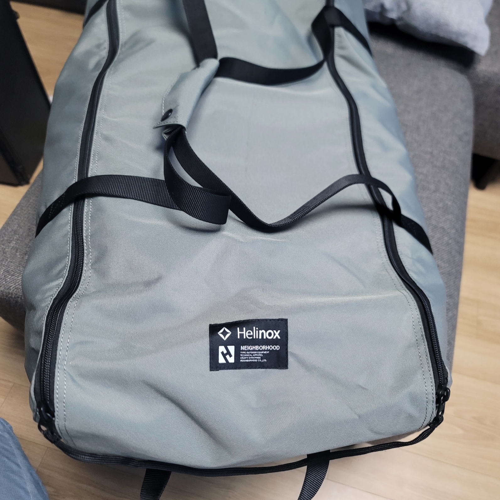 Helinox x Neighborhood Field Tunnel 4.35 Hangar Gray 착용 스타일