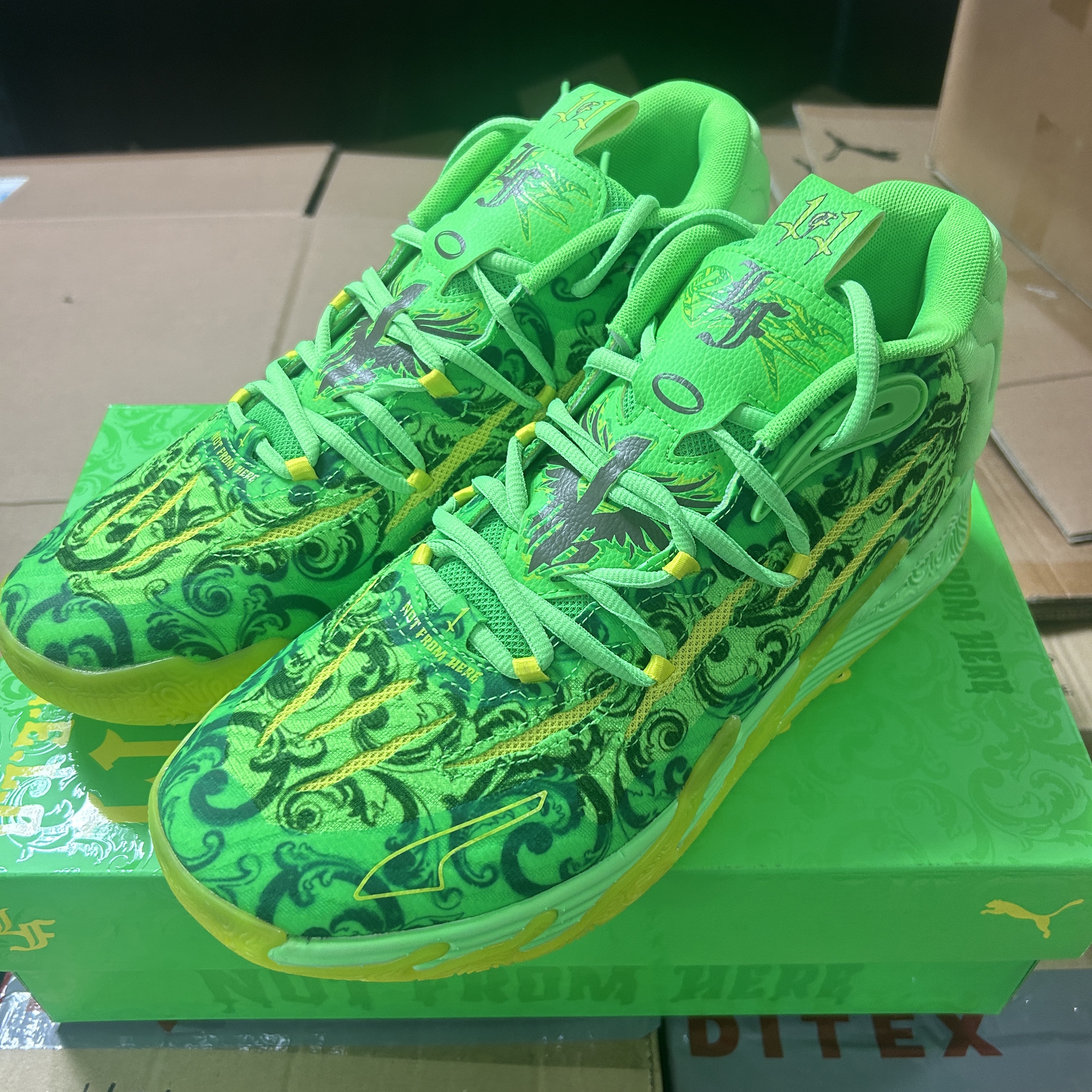 Puma MB.03 Lamelo Ball Fluro Green Fluro Yellow 착용 스타일