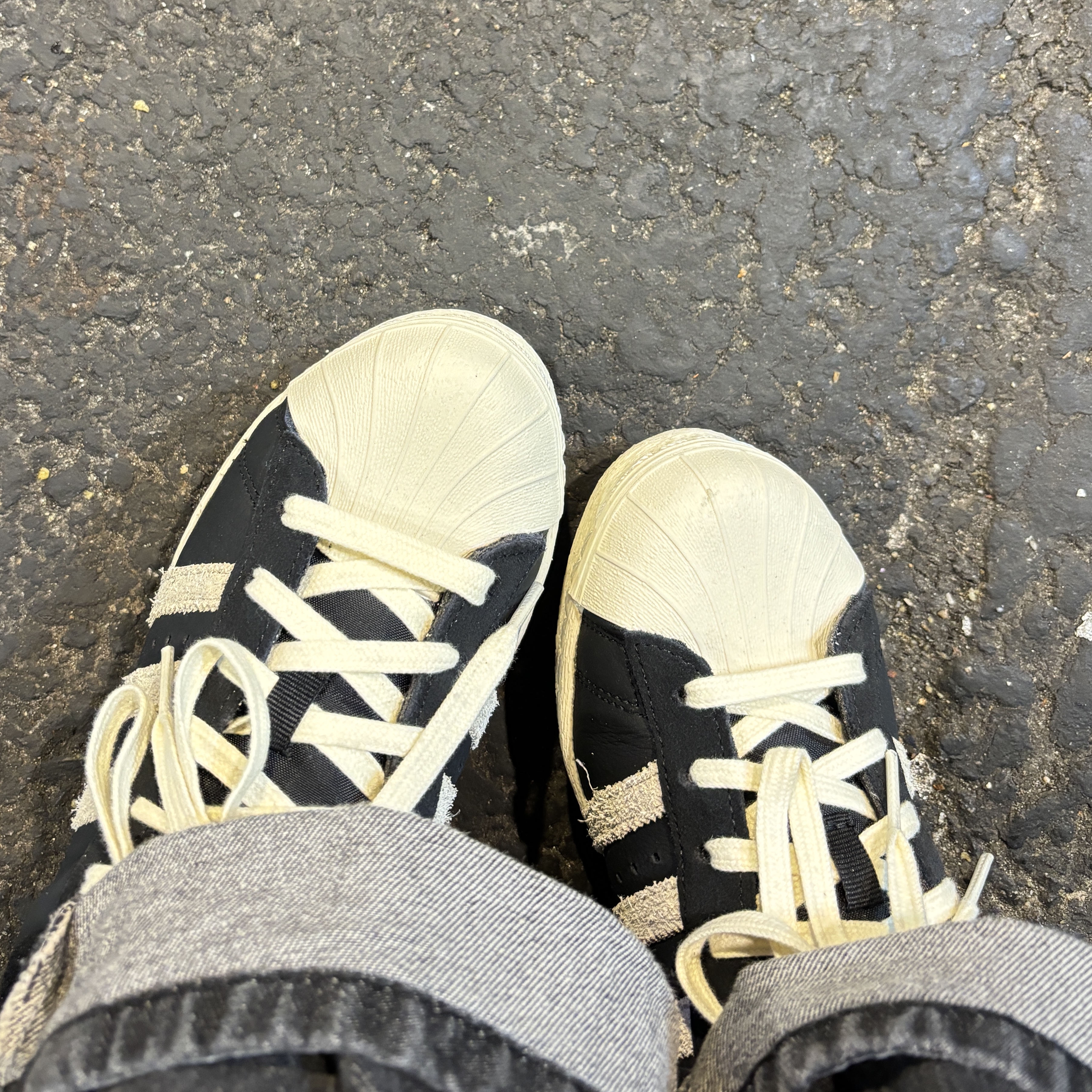 Adidas Superstar 82 Black White 착용 스타일