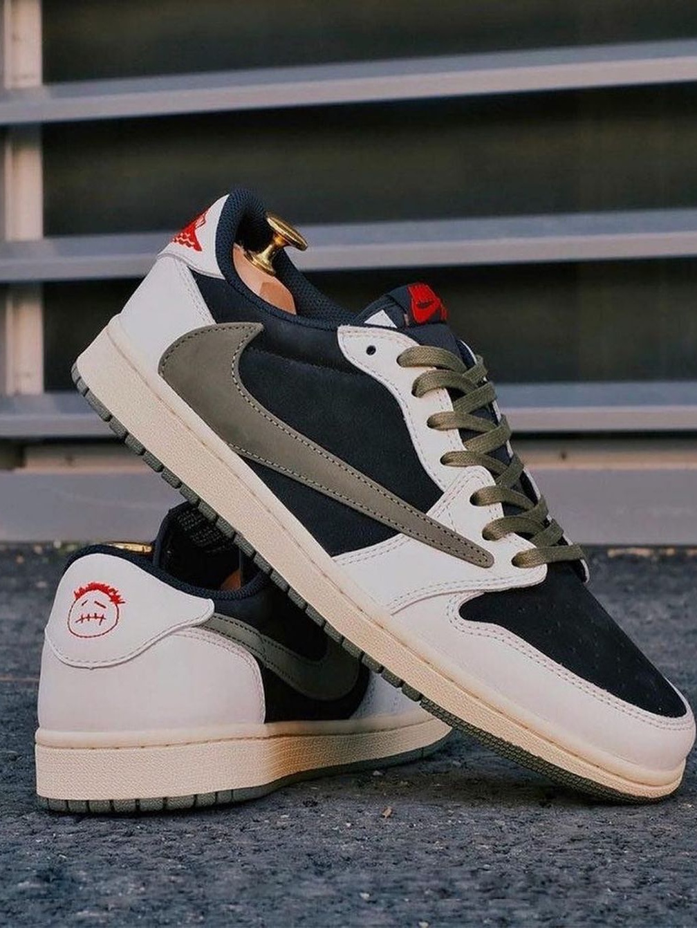 (W) Jordan 1 x Travis Scott Retro Low OG SP Medium Olive, Jordan 1 x Travis Scott Retro Low Golf NRG Neutral Olive 착용 스타일 - 1