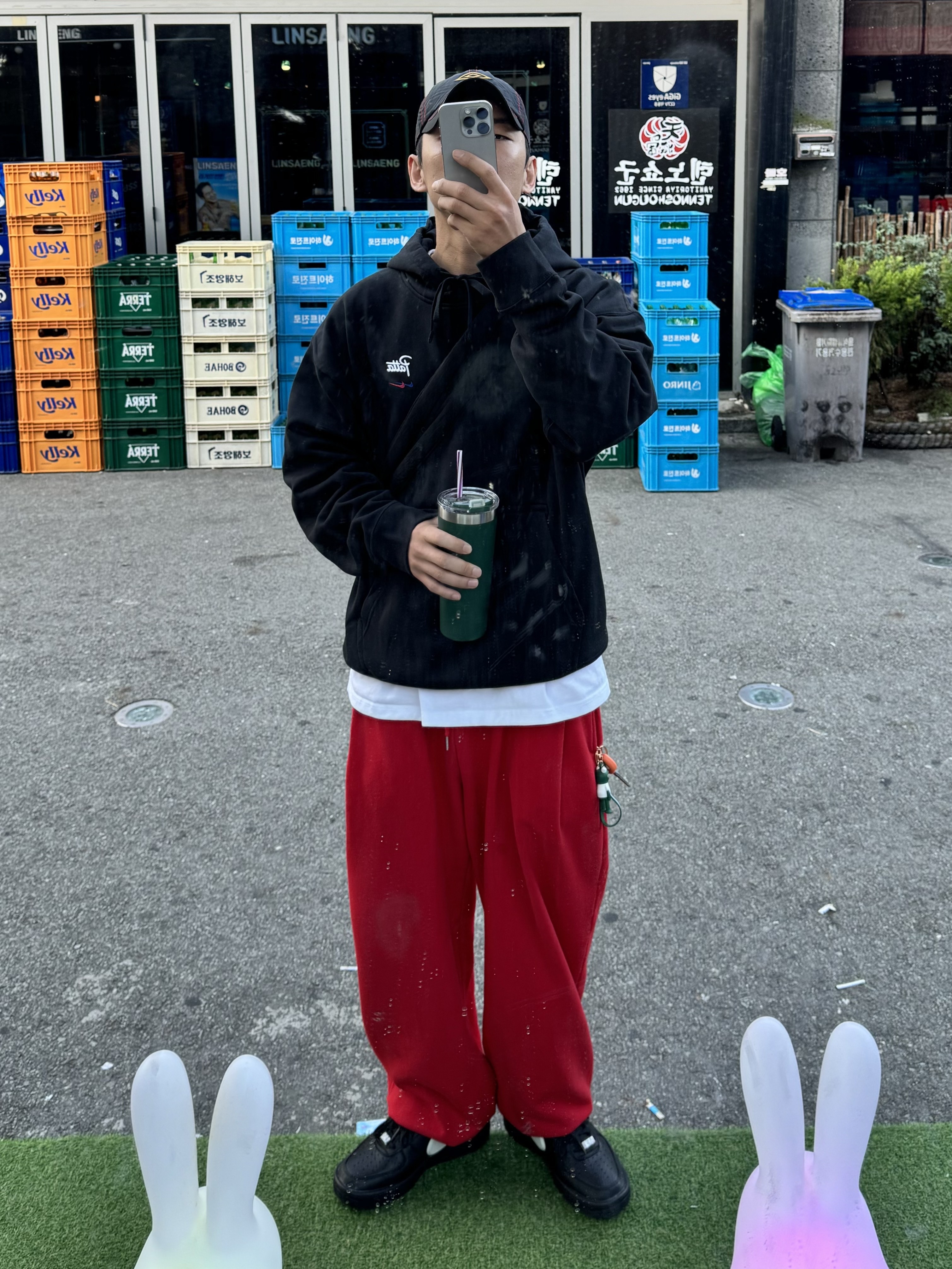Nike x Patta x FC Barcelona Solo Swoosh Hoodie Culers del Món (FD4147-010), Nike x Ambush Air Force 1 Low SP Black 착용 스타일 - 1
