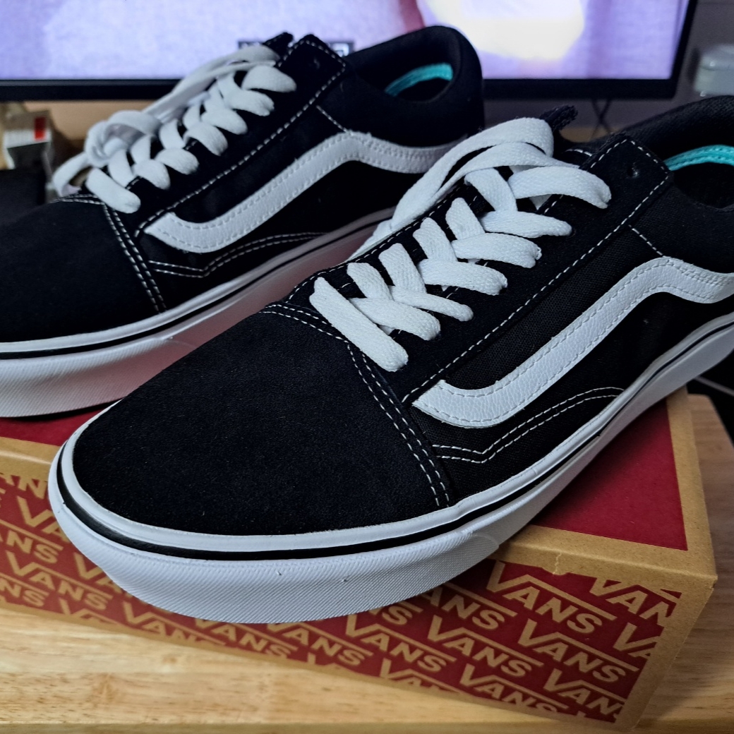 Vans ComfyCush Old Skool Black True white 착용 스타일