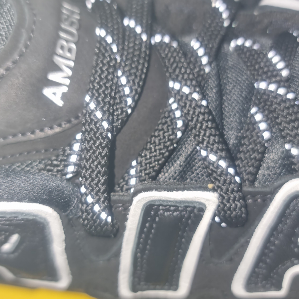 Nike x Ambush Air More Uptempo Low Black and White 착용 스타일 - 2