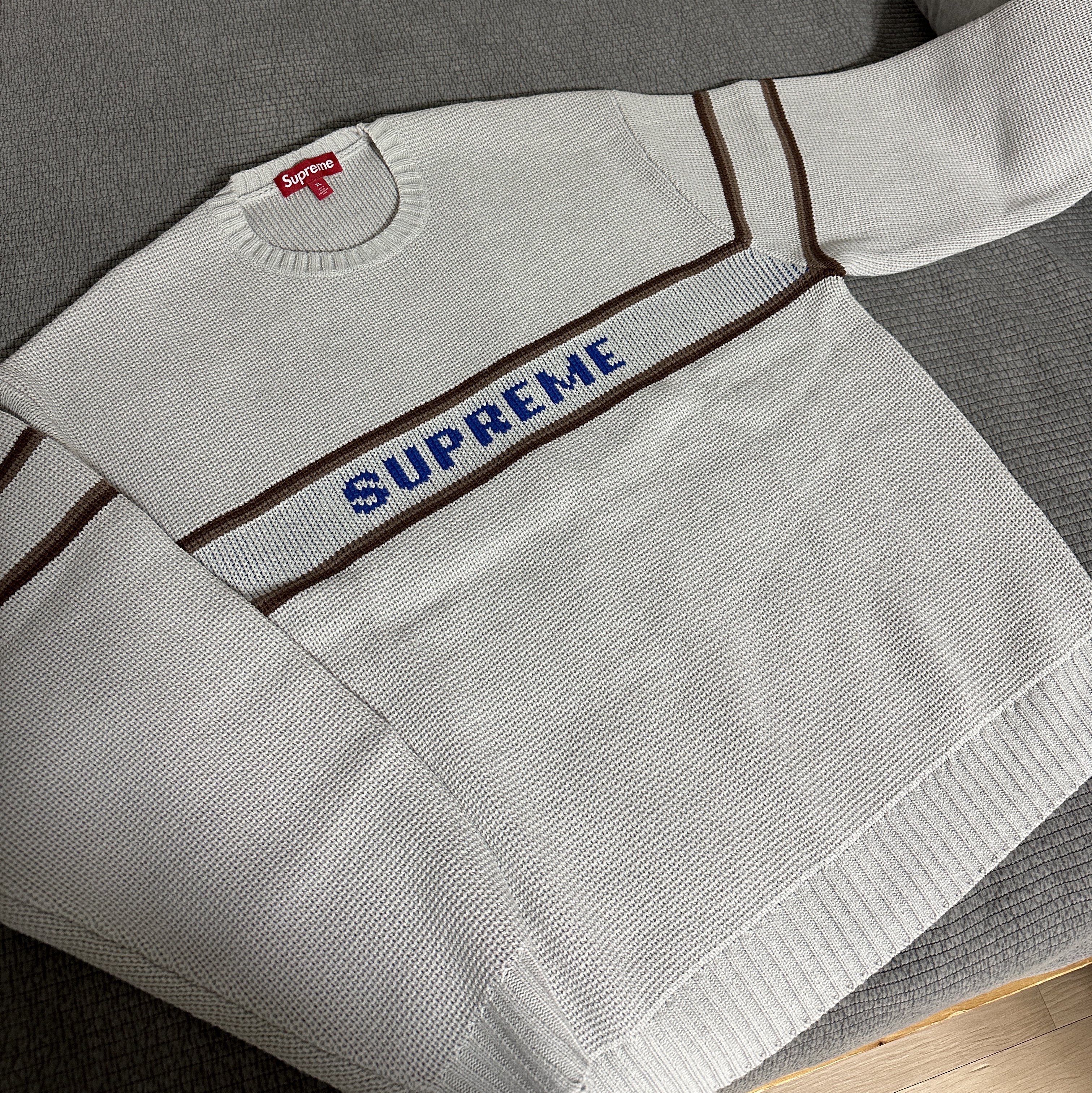 Supreme Chest Stripe Sweater Stone - 23FW 착용 스타일