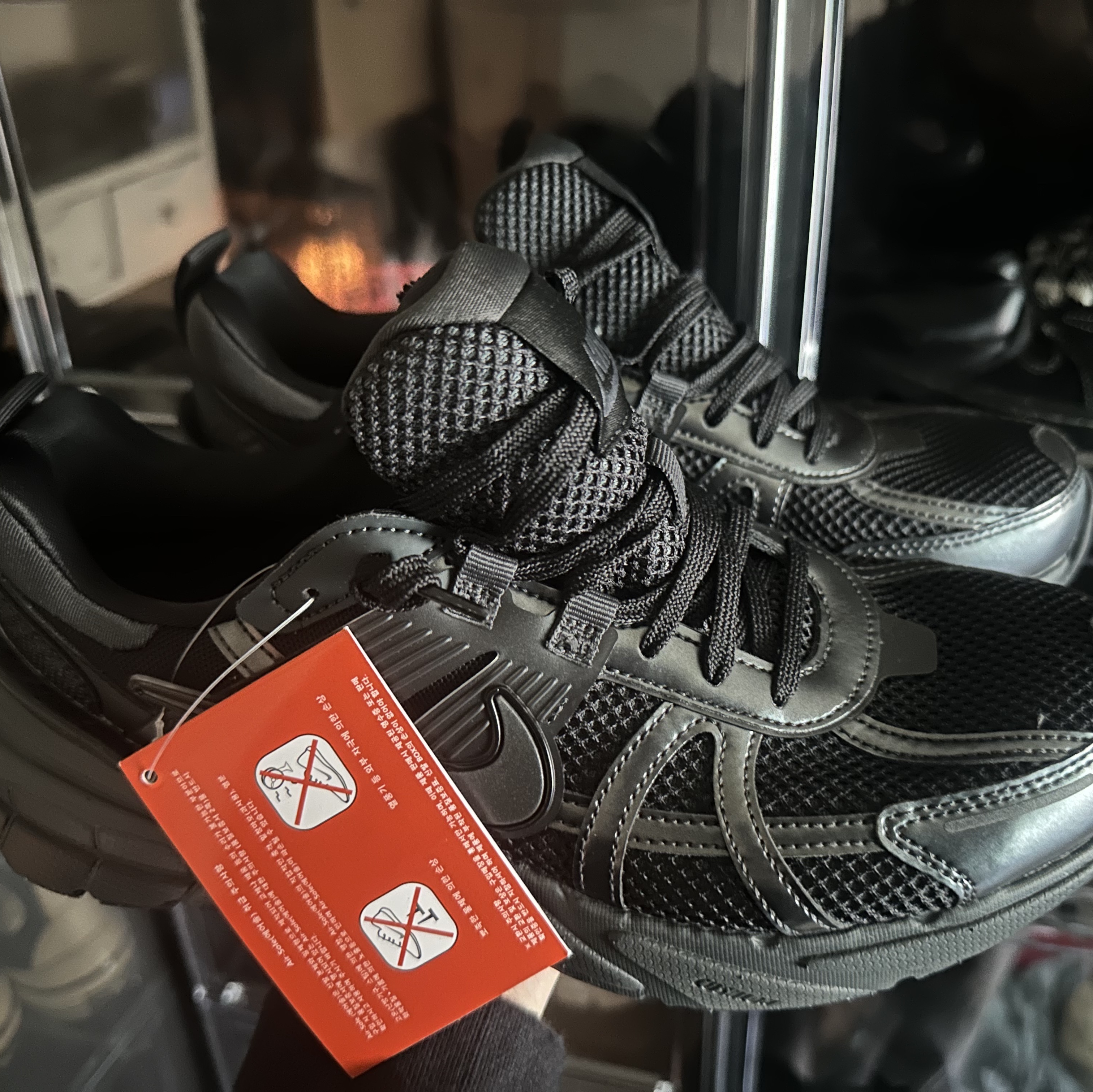 Nike V2K Run Black Anthracite 착용 스타일