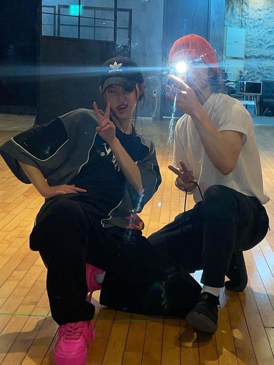 New Balance 530 Steel Grey, Adidas Trefoil Baseball Cap Black White 착용 스타일 - 2