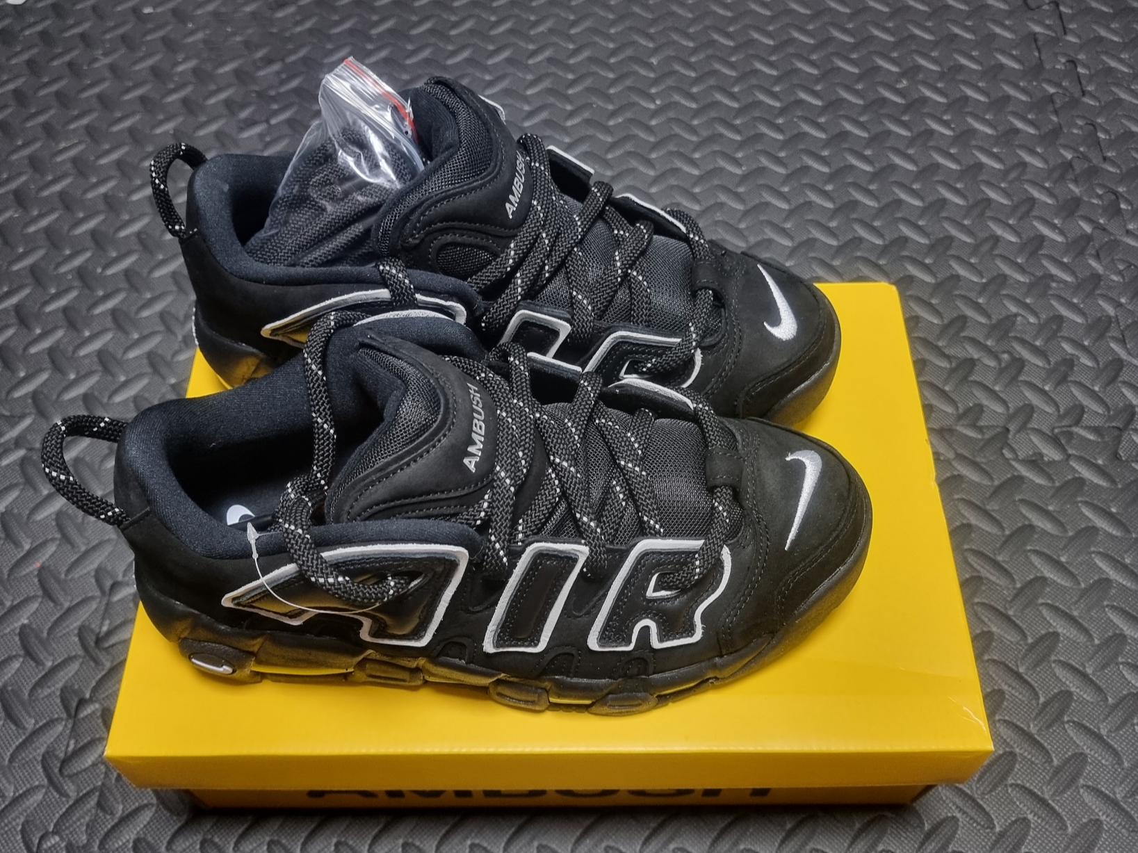 Nike x Ambush Air More Uptempo Low Black and White 착용 스타일