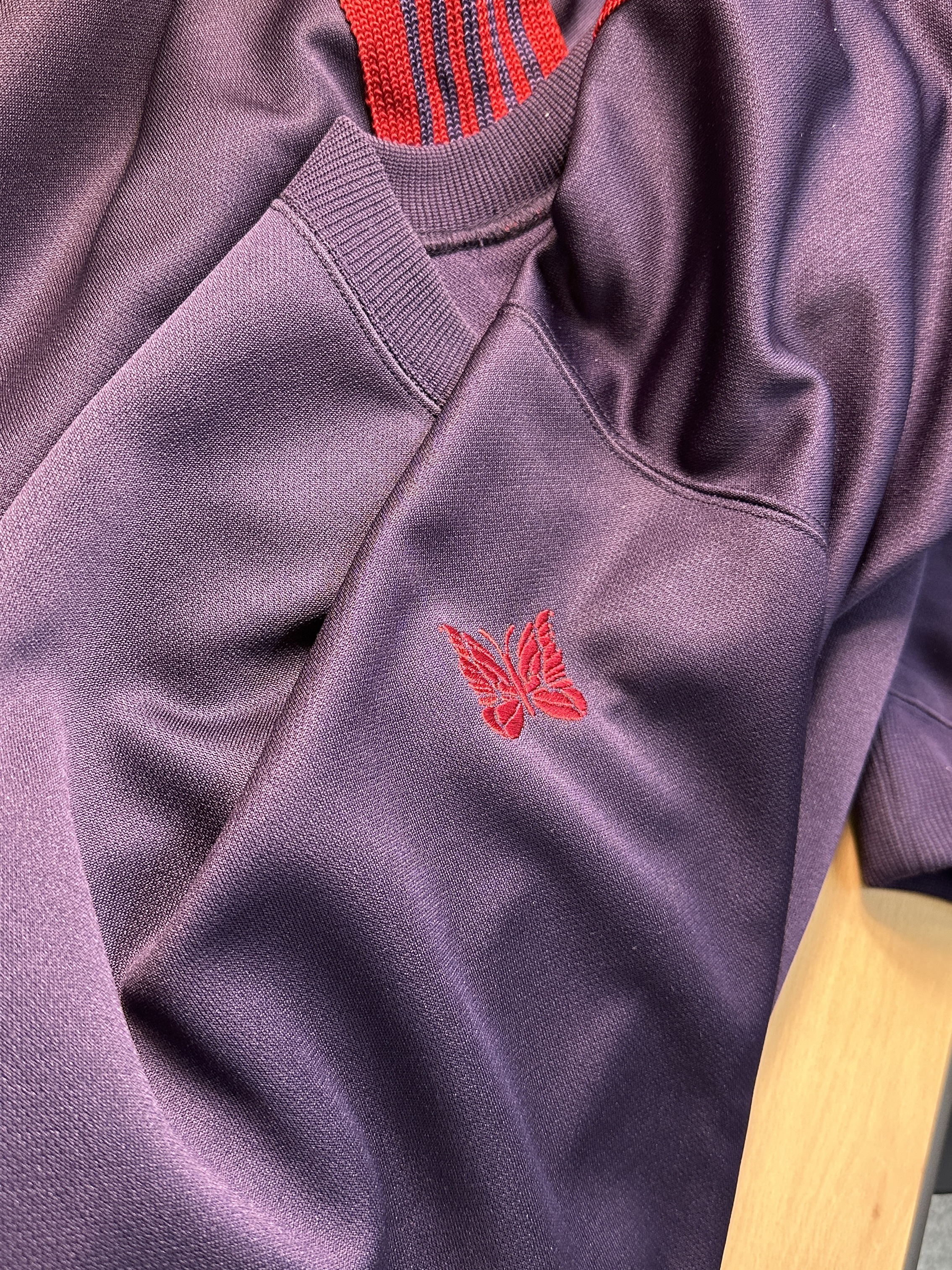 Needles Track Crewneck Poly Smooth Dark Purple 착용 스타일 - 2