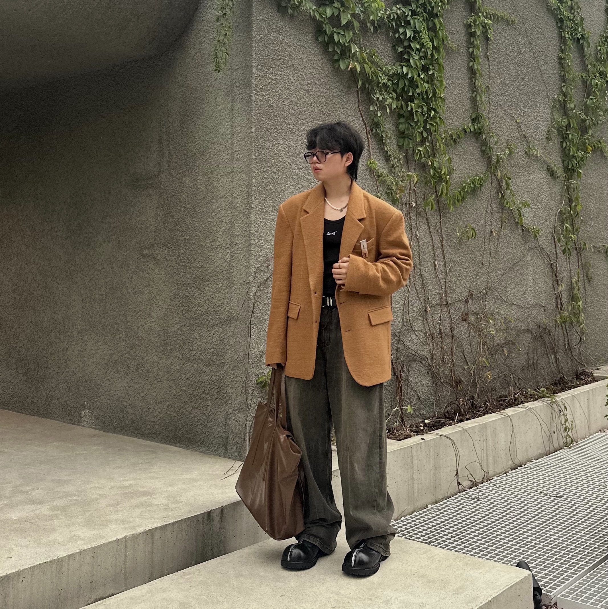 Millo Archive Reflect Curved Pants Washed Brown 착용 스타일 - 1