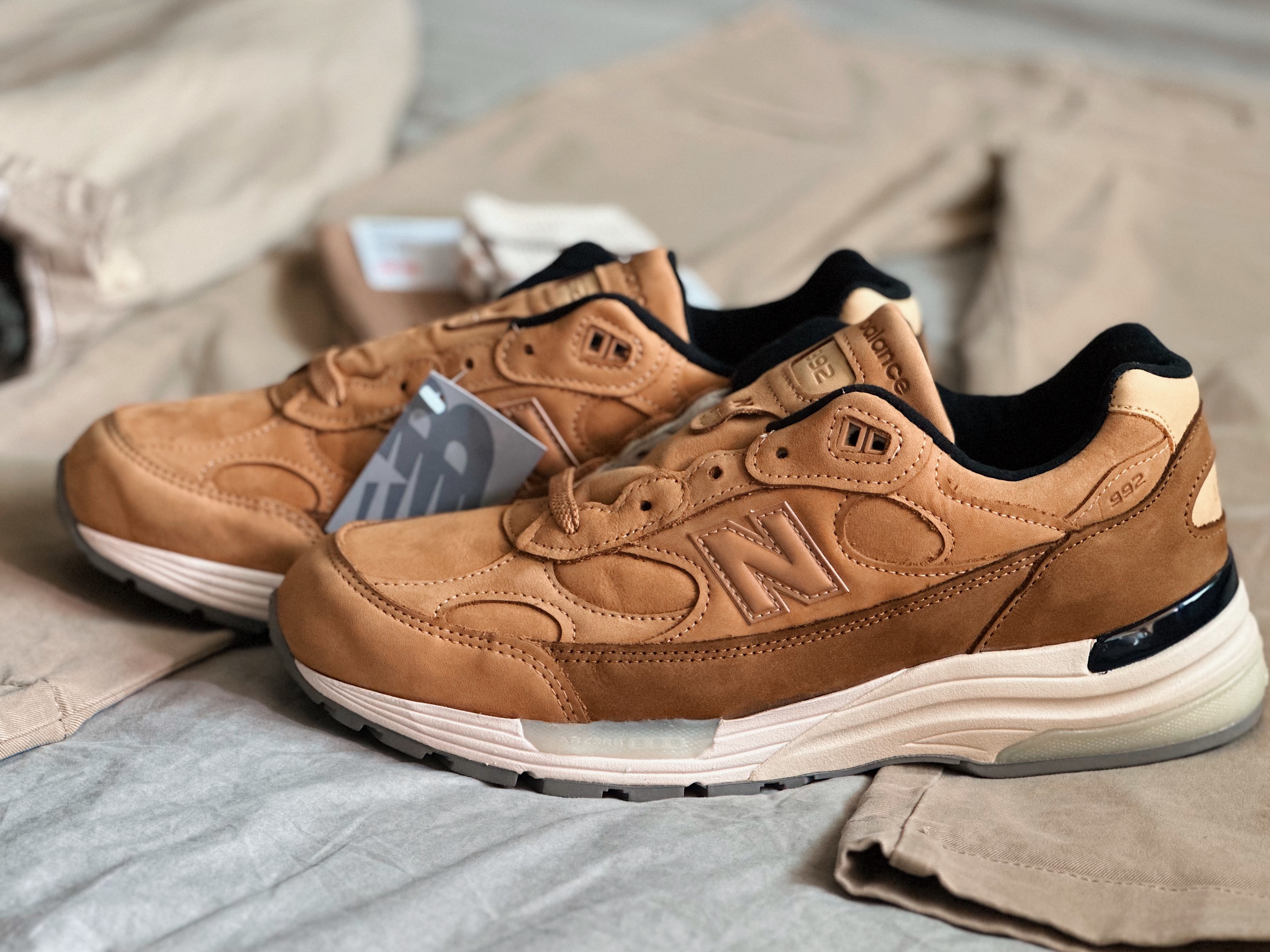 New Balance 990v6 Made in USA Gray Suede, New Balance 992 Made in USA Brown 착용 스타일 - 3