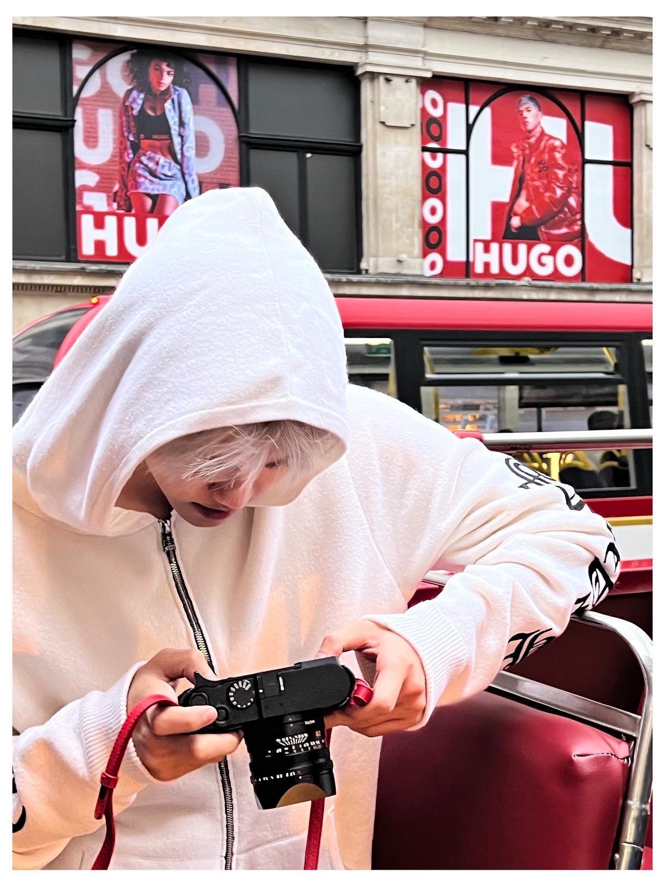 Leica Q2 Black (Korean Ver.) 착용 스타일