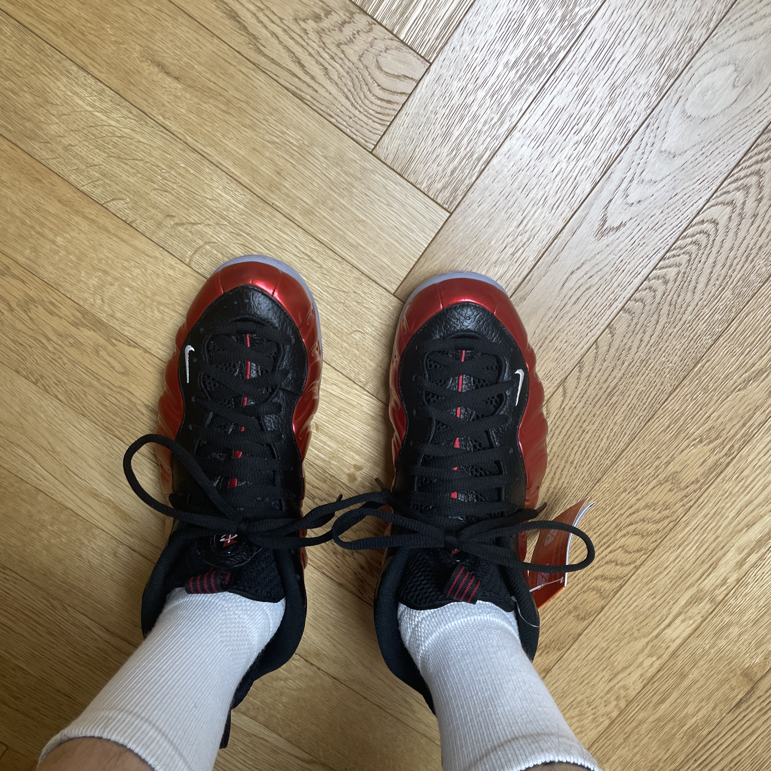 Nike Air Foamposite One Metallic Red 착용 스타일