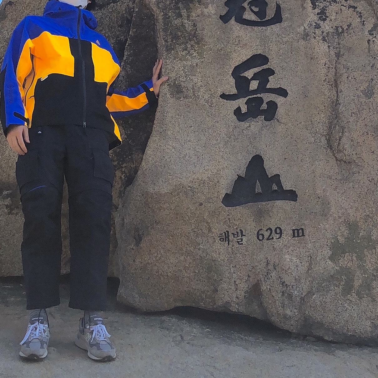 Nike ACG Smith Summit Cargo Pants Black - Asia, Nike ACG Gore-Tex Misery Ridge Jacket Hyper Royal - US/EU 착용 스타일