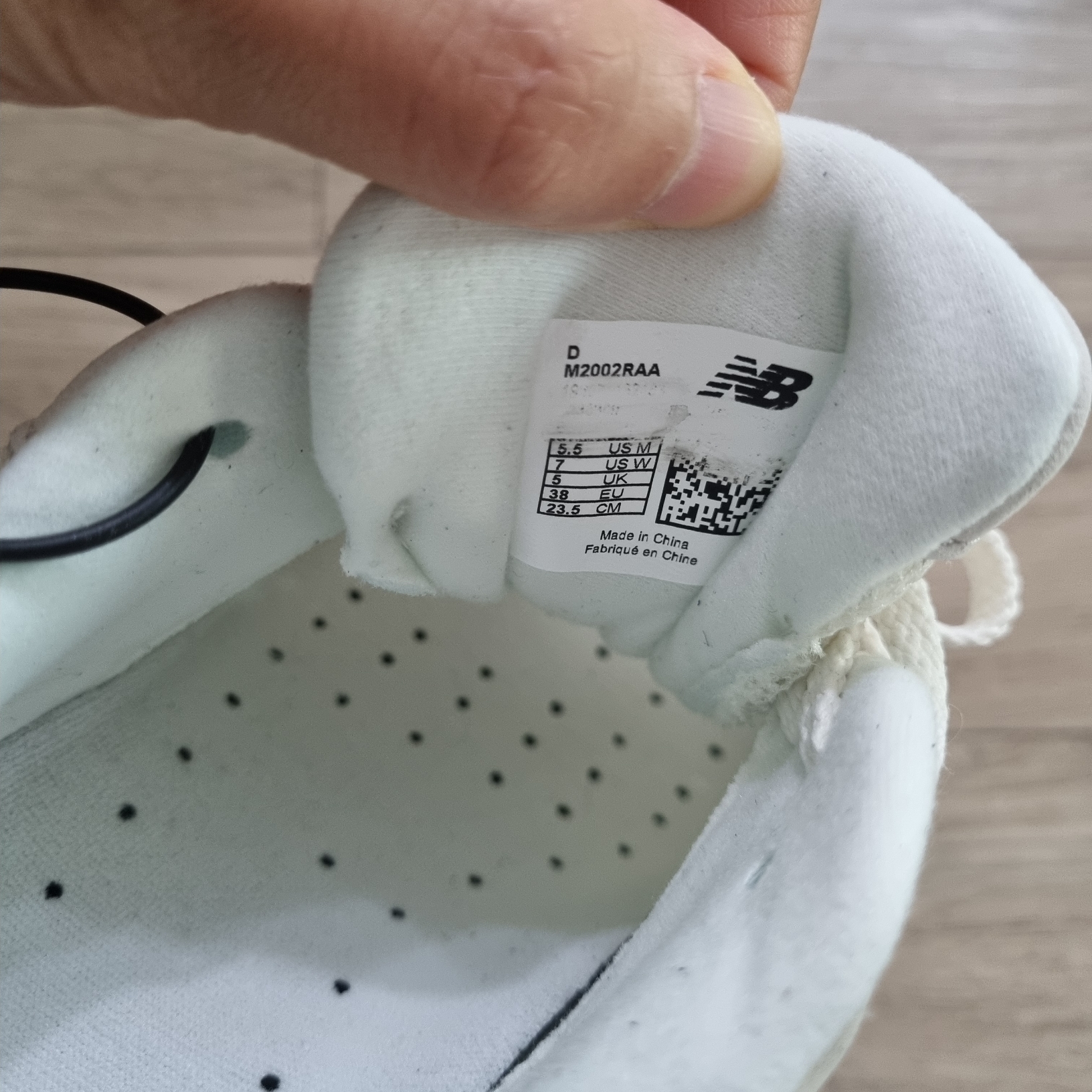 New Balance 2002R White Ivory 착용 스타일 - 2