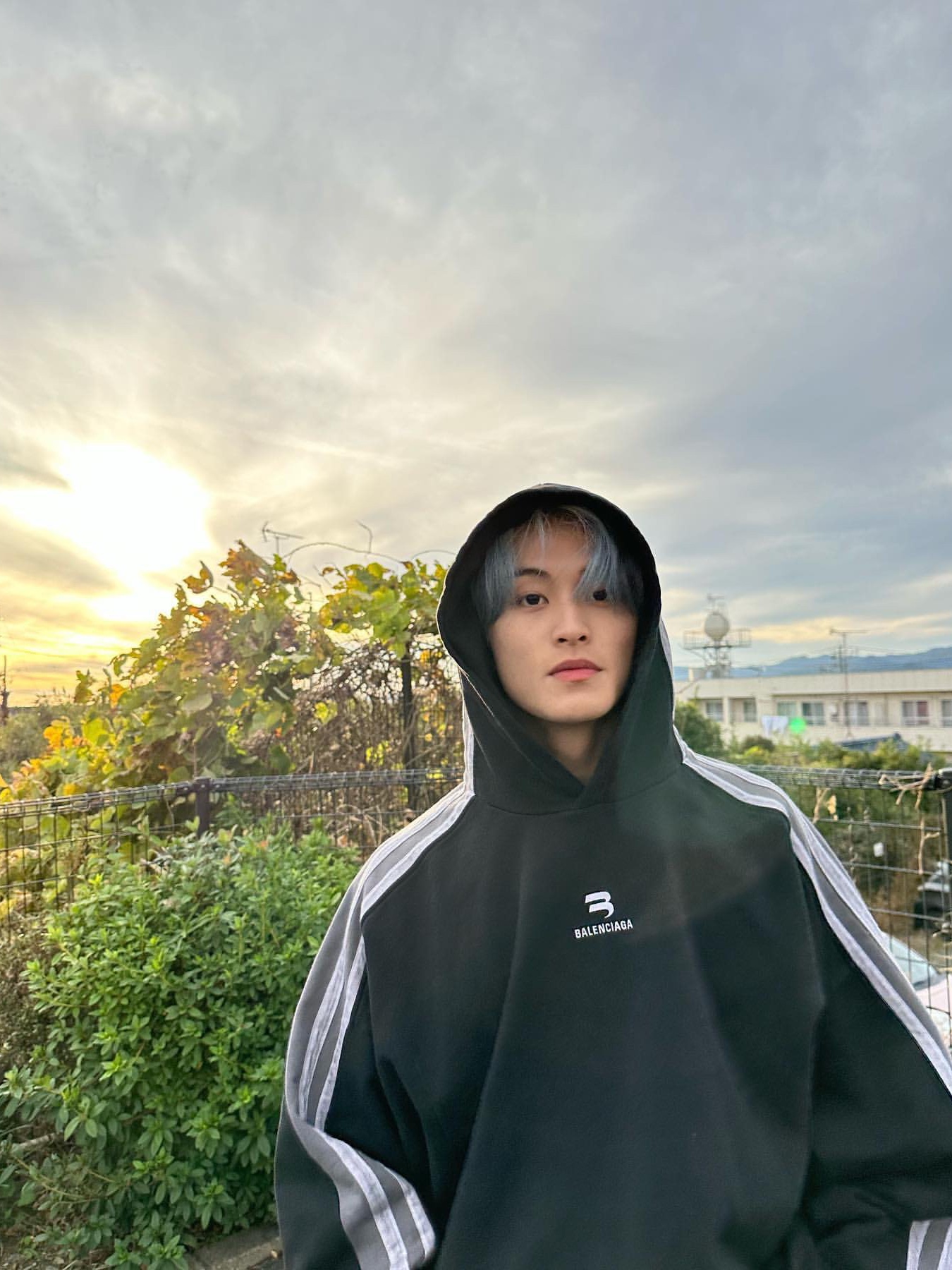 Balenciaga Sporty B Hoodie Black 착용 스타일