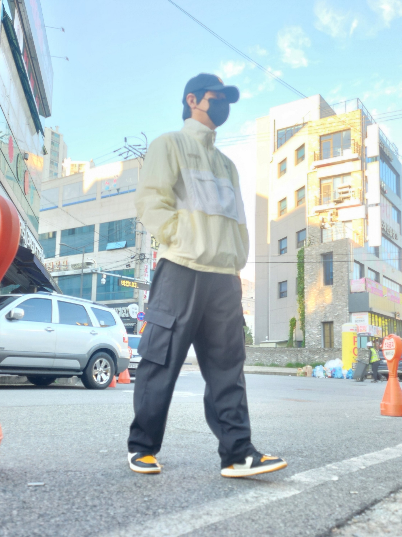 Jordan 1 Retro High OG Taxi, Nike Woven Lined Jacket Coconut Milk - Asia 착용 스타일 - 4