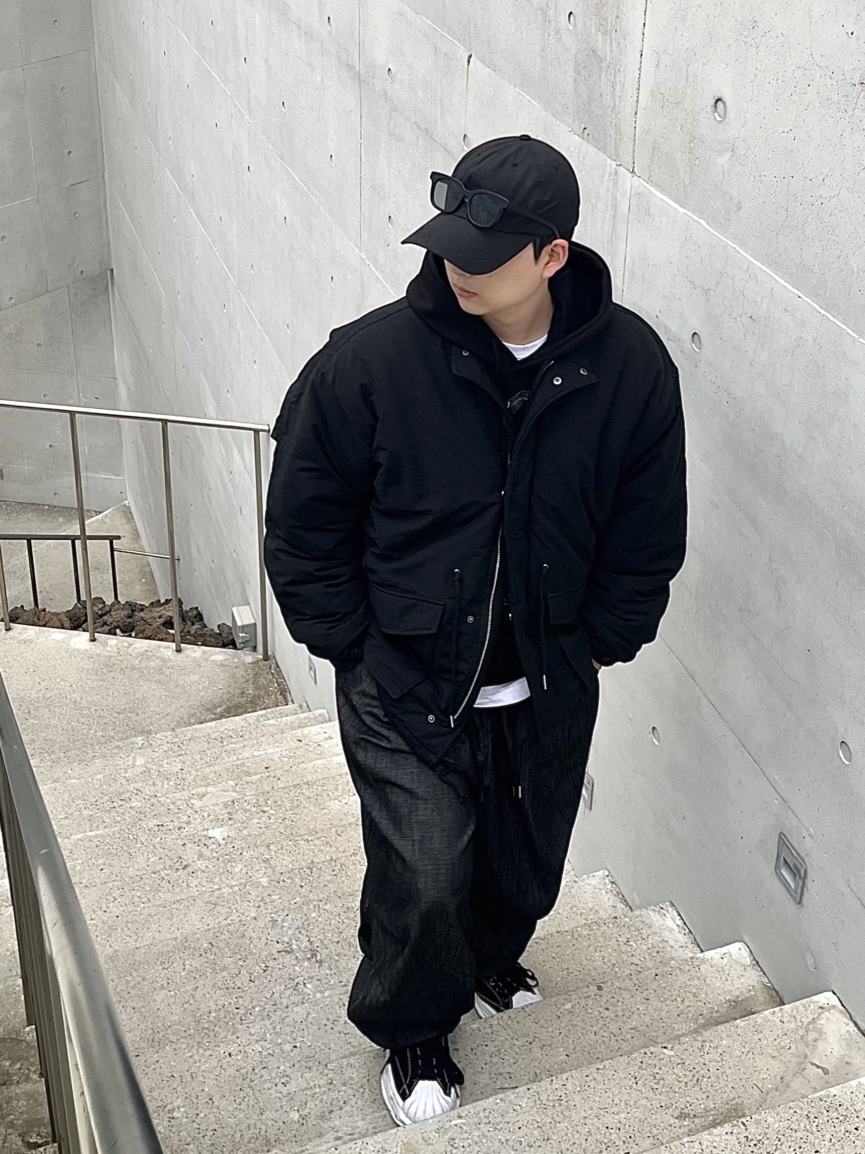 Maison Mihara Yasuhiro Blakey OG Sole Canvas Low-top Sneakers Black White 착용 스타일 - 2