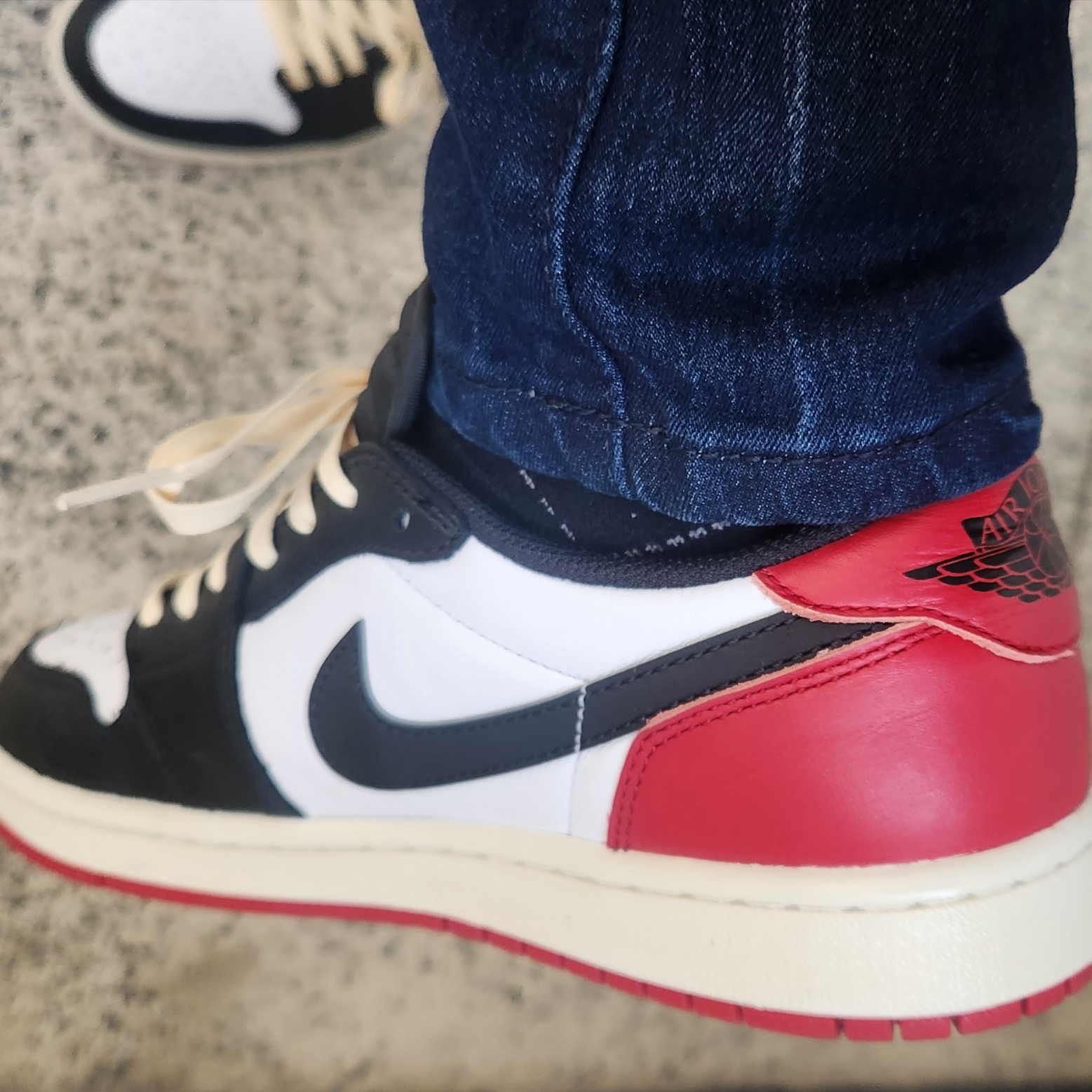 Jordan 1 Retro Low OG Black Toe 착용 스타일 - 2