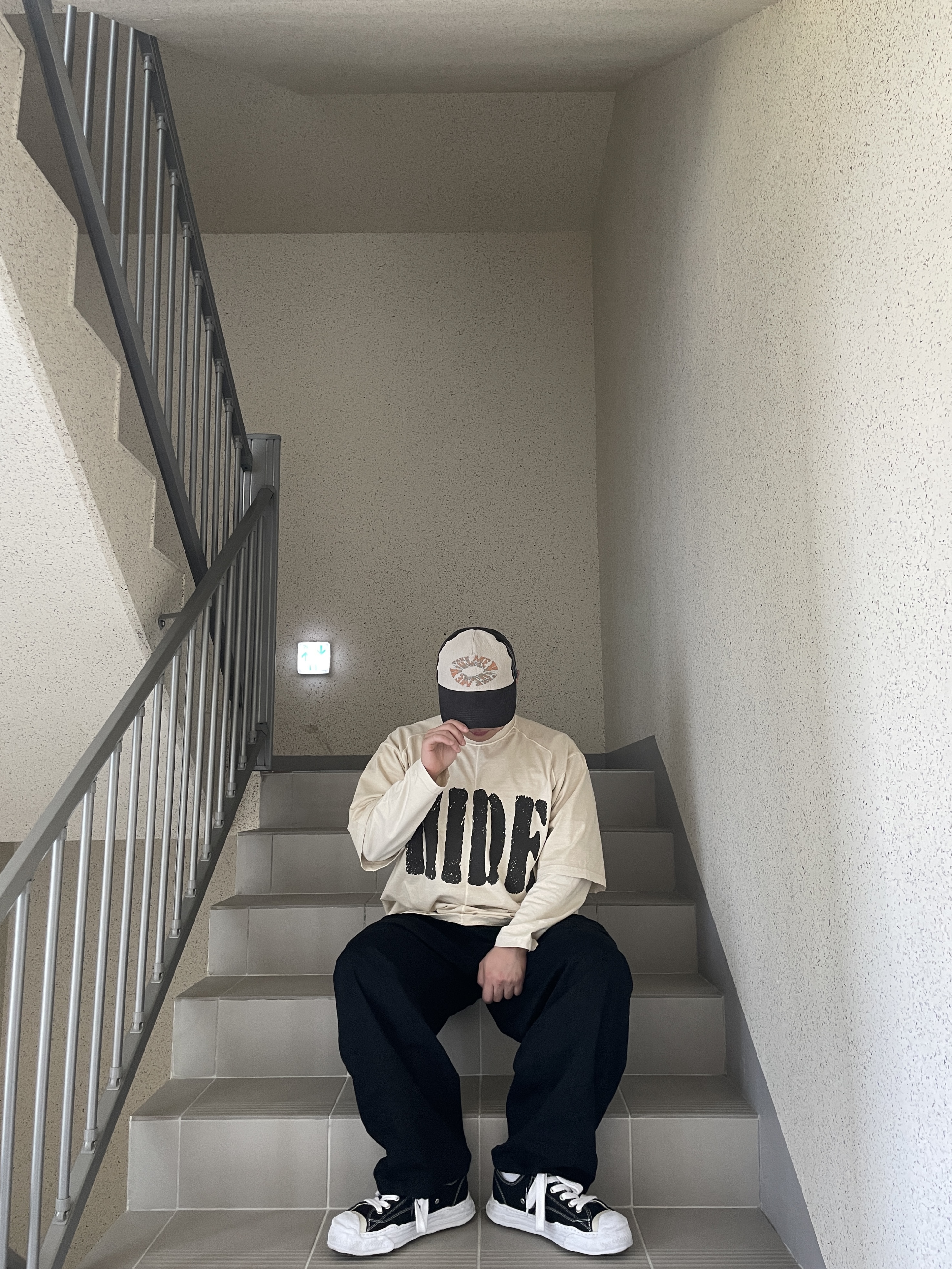Maison Mihara Yasuhiro Hank OG Sole Canvas Low-top Sneakers Black 착용 스타일 - 3