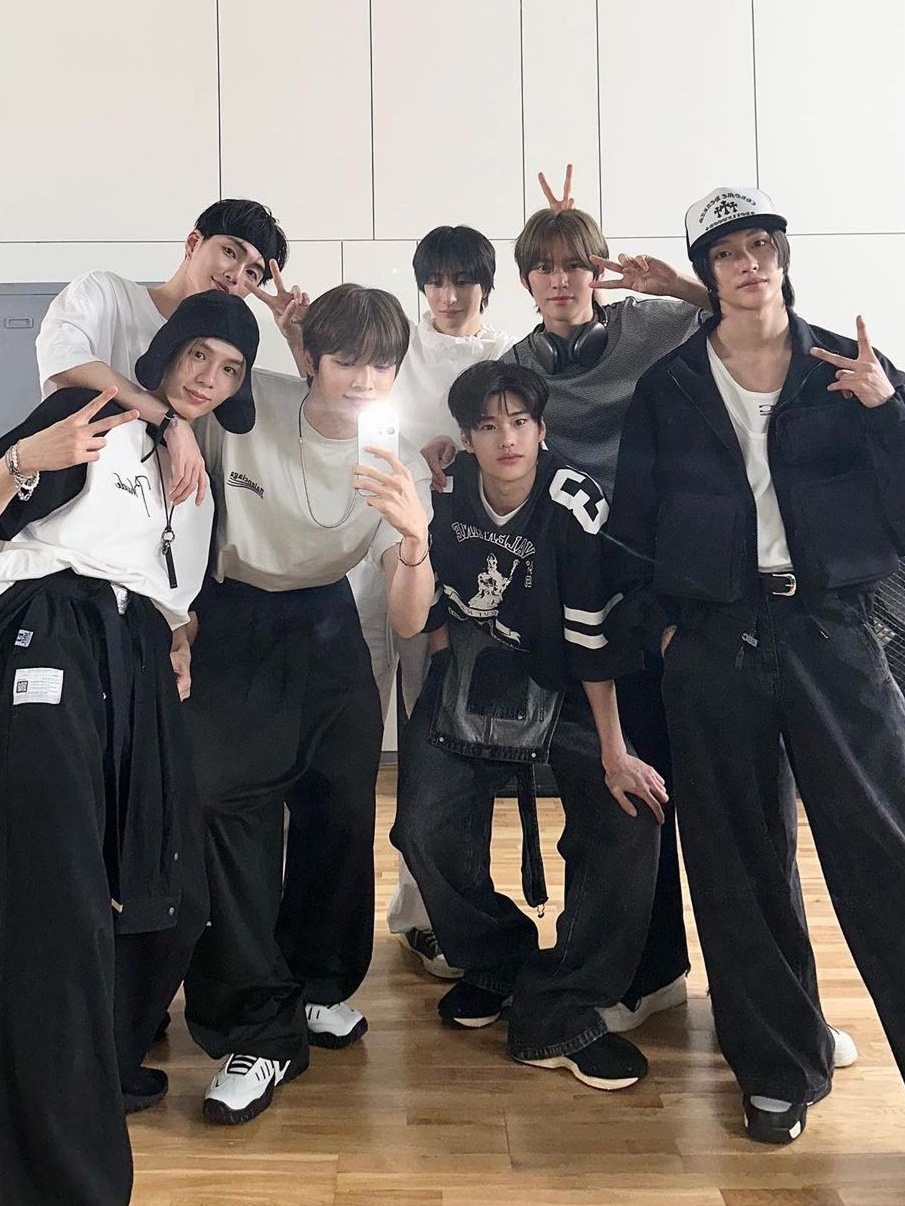 New Balance 530 Steel Grey, Adidas Trefoil Baseball Cap Black White 착용 스타일 - 4