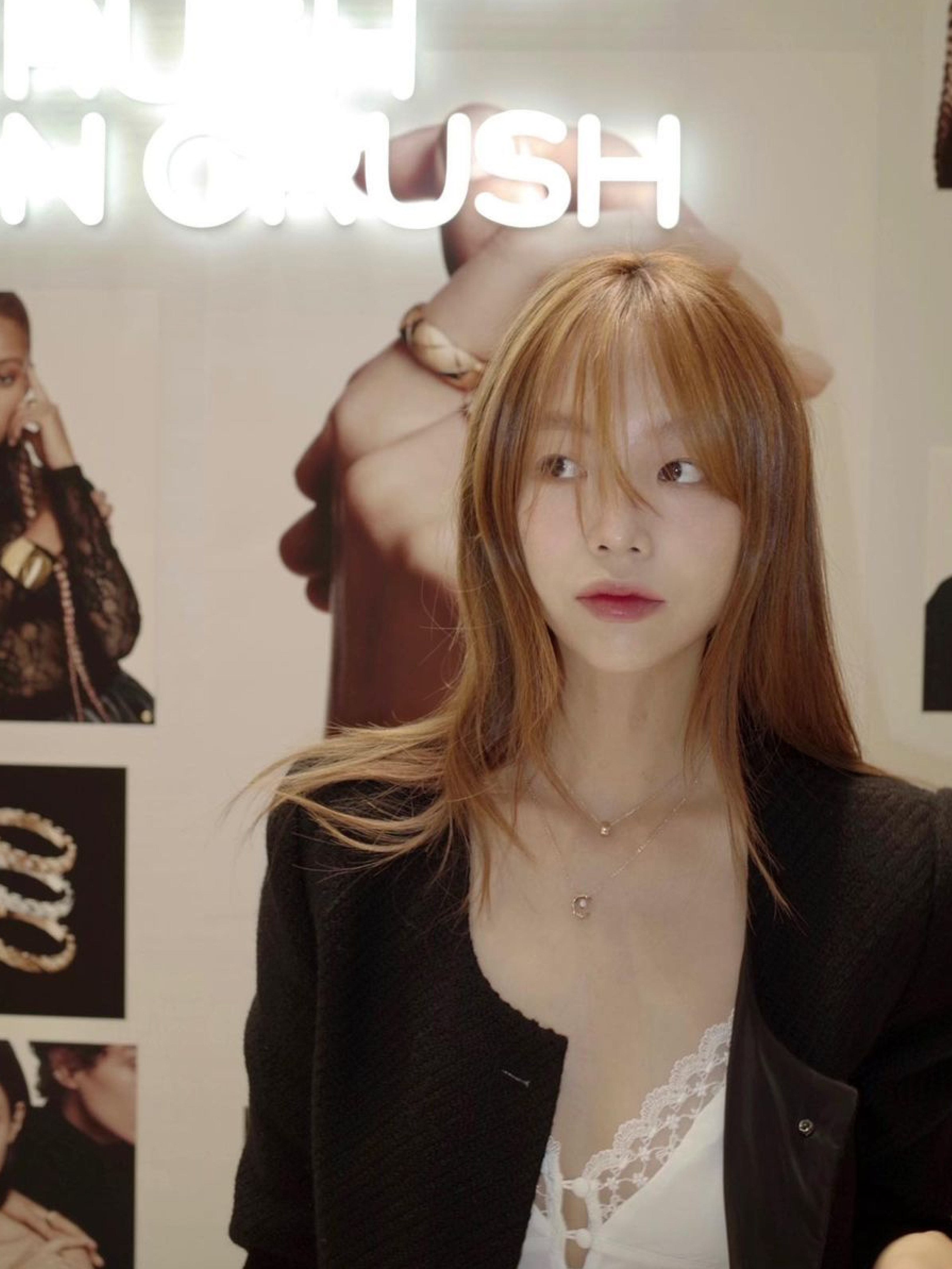 (W) Chanel Coco Crush Necklace Quilted Motif & 18K White Gold, (W) Chanel Coco Crush Necklace Quilted Motif & 18K Yellow Gold 착용 스타일 - 5
