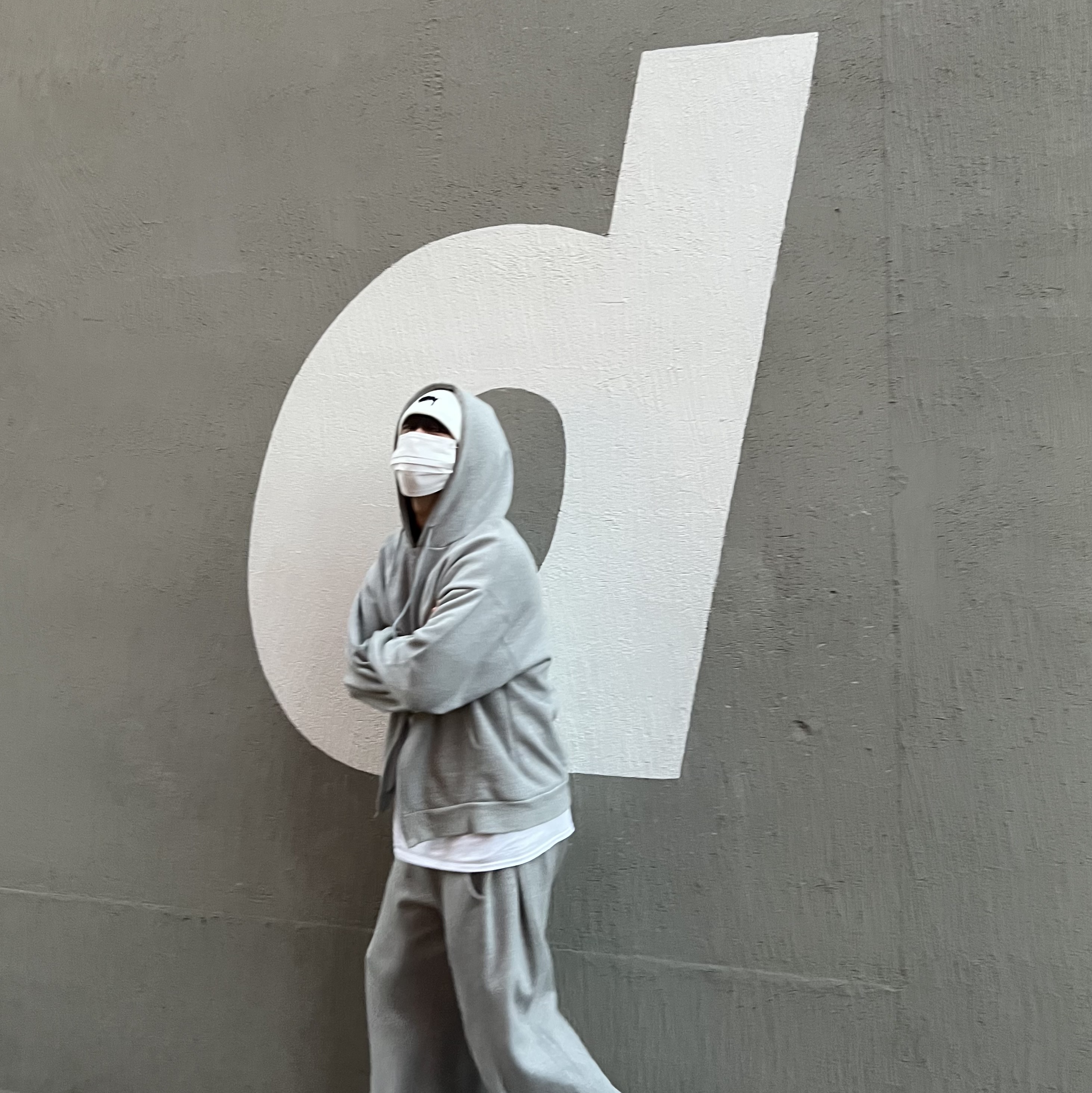 Nike x Stussy NRG Cuffed Beanie Summit White 착용 스타일 - 1