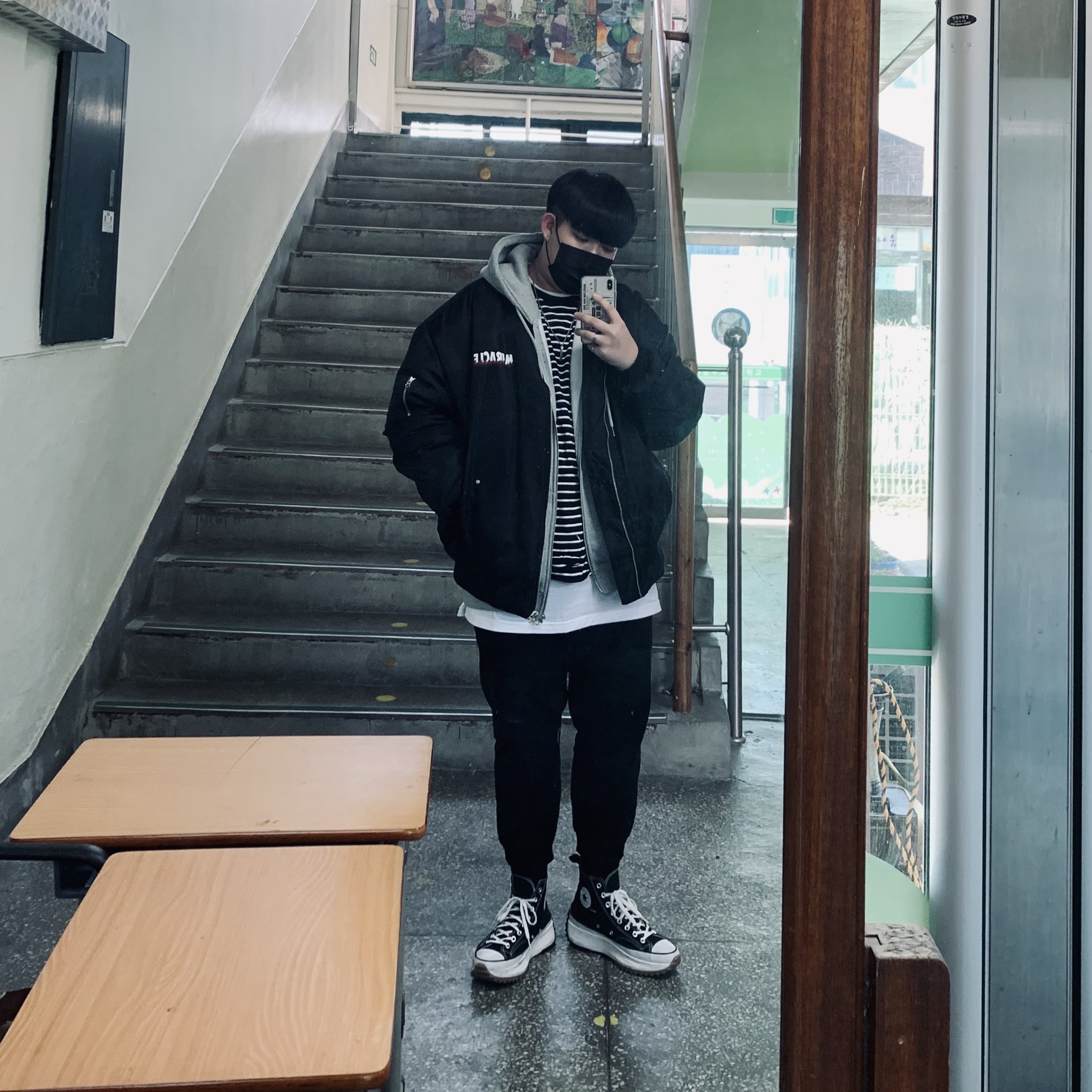 Converse Run Star Hike Hi Black White Gum 착용 스타일 - 5