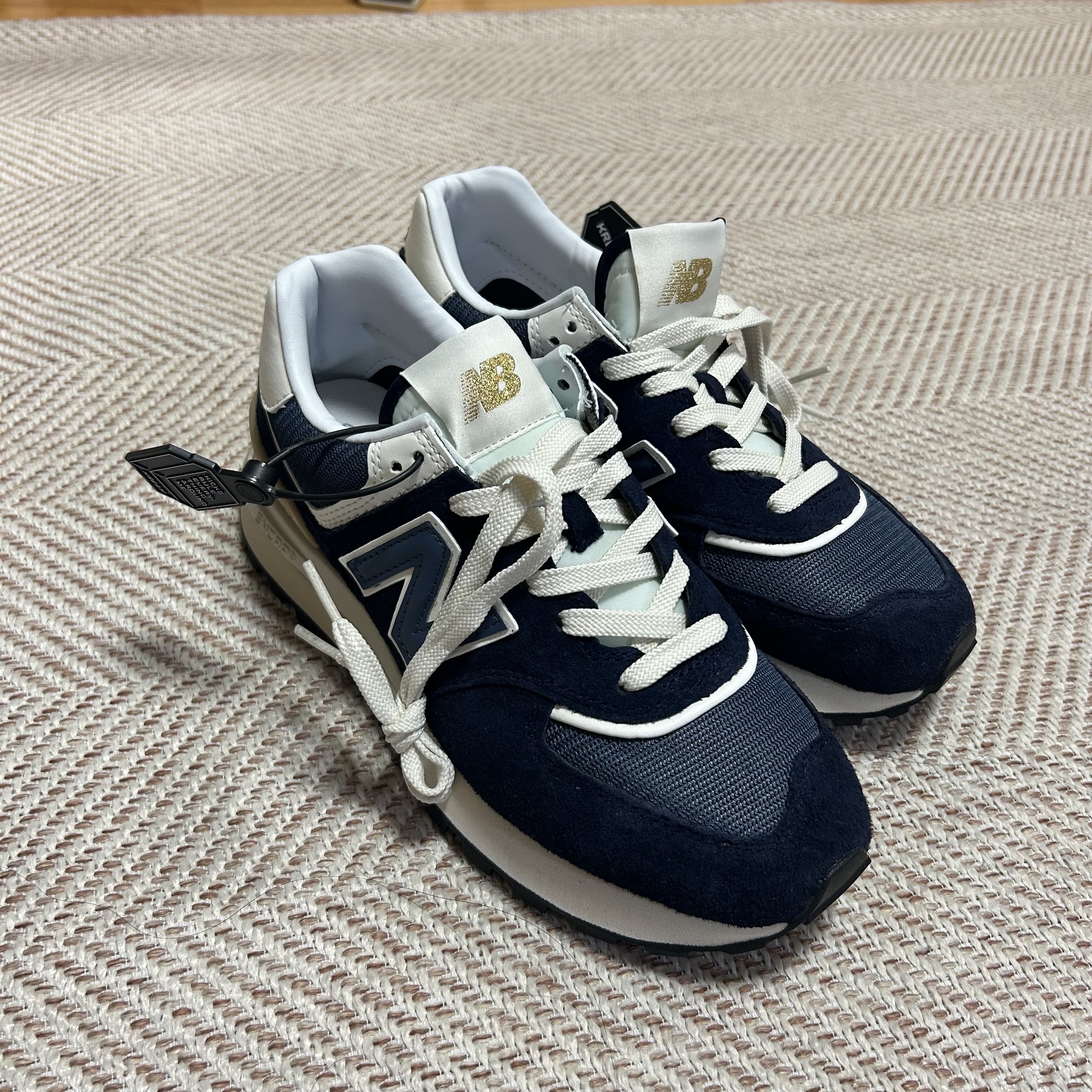 New Balance 574 Legacy Navy 착용 스타일