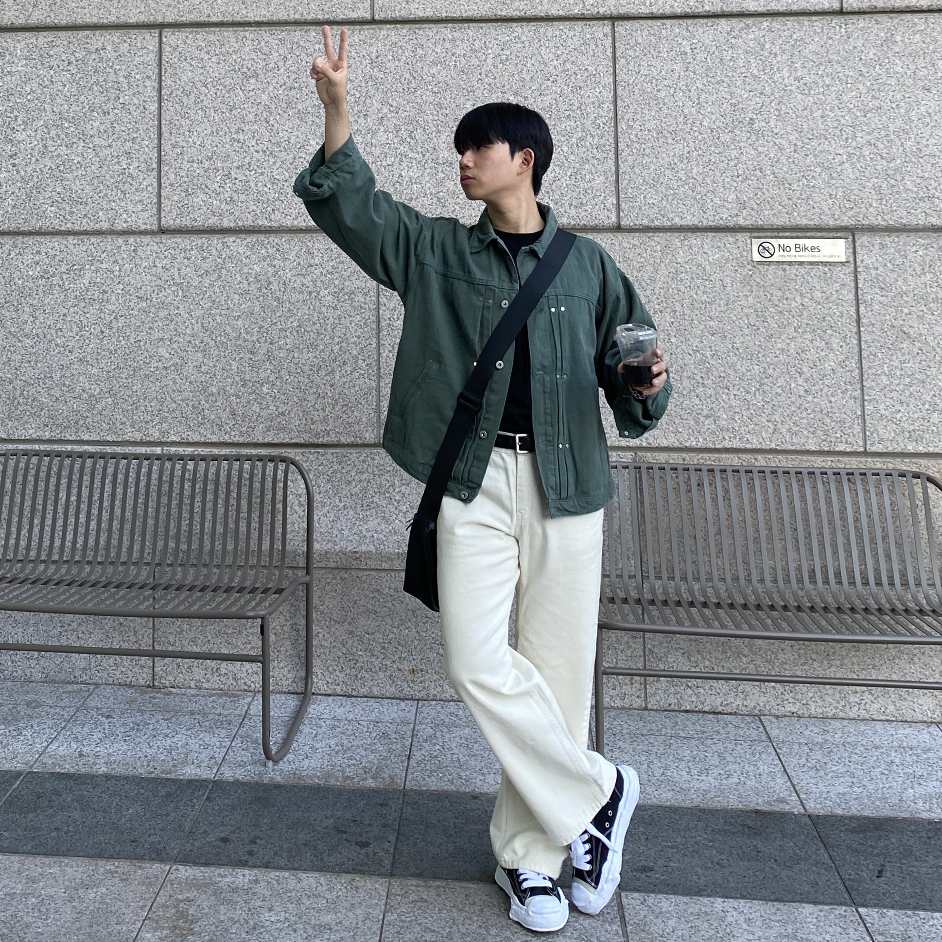 Maison Mihara Yasuhiro Hank OG Sole Canvas Low-top Sneakers Black, Maison Mihara Yasuhiro Blakey OG Sole Canvas Low-top Sneakers Black White 착용 스타일 - 2