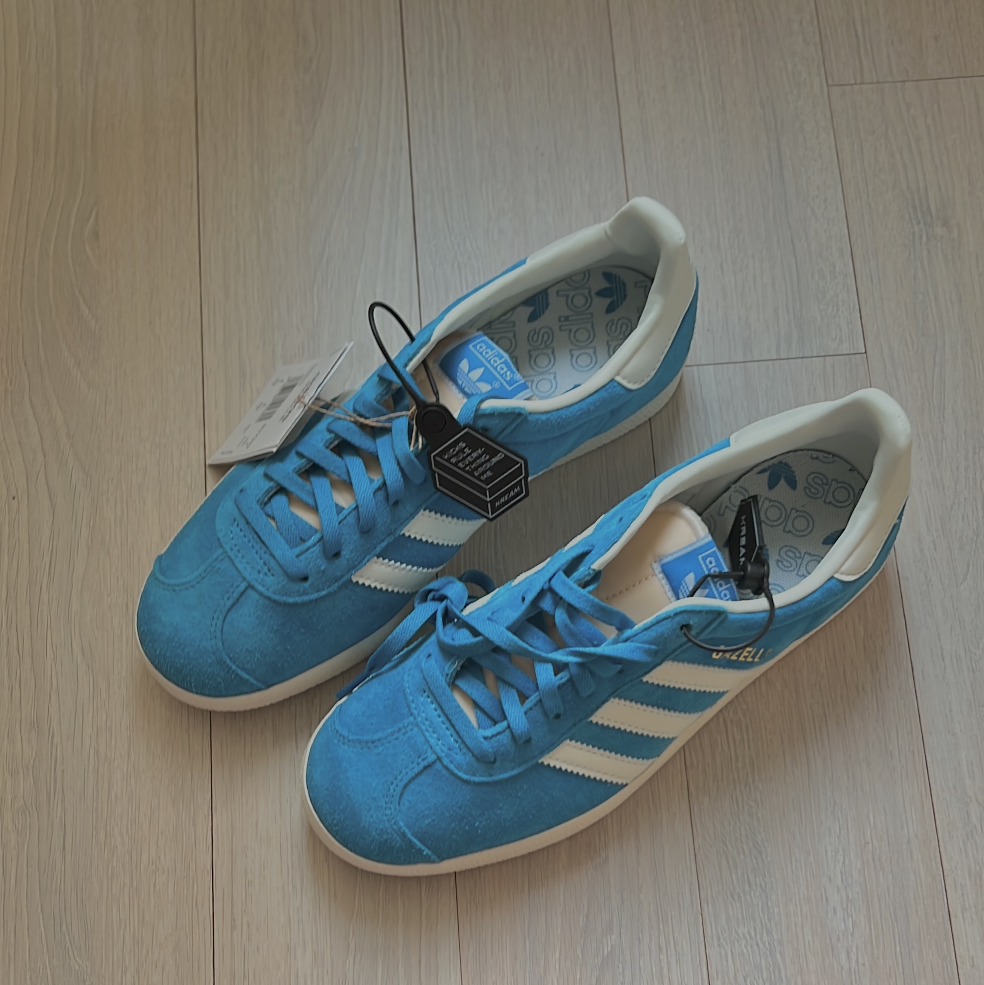 Adidas Gazelle Bold Aqua Off White 착용 스타일