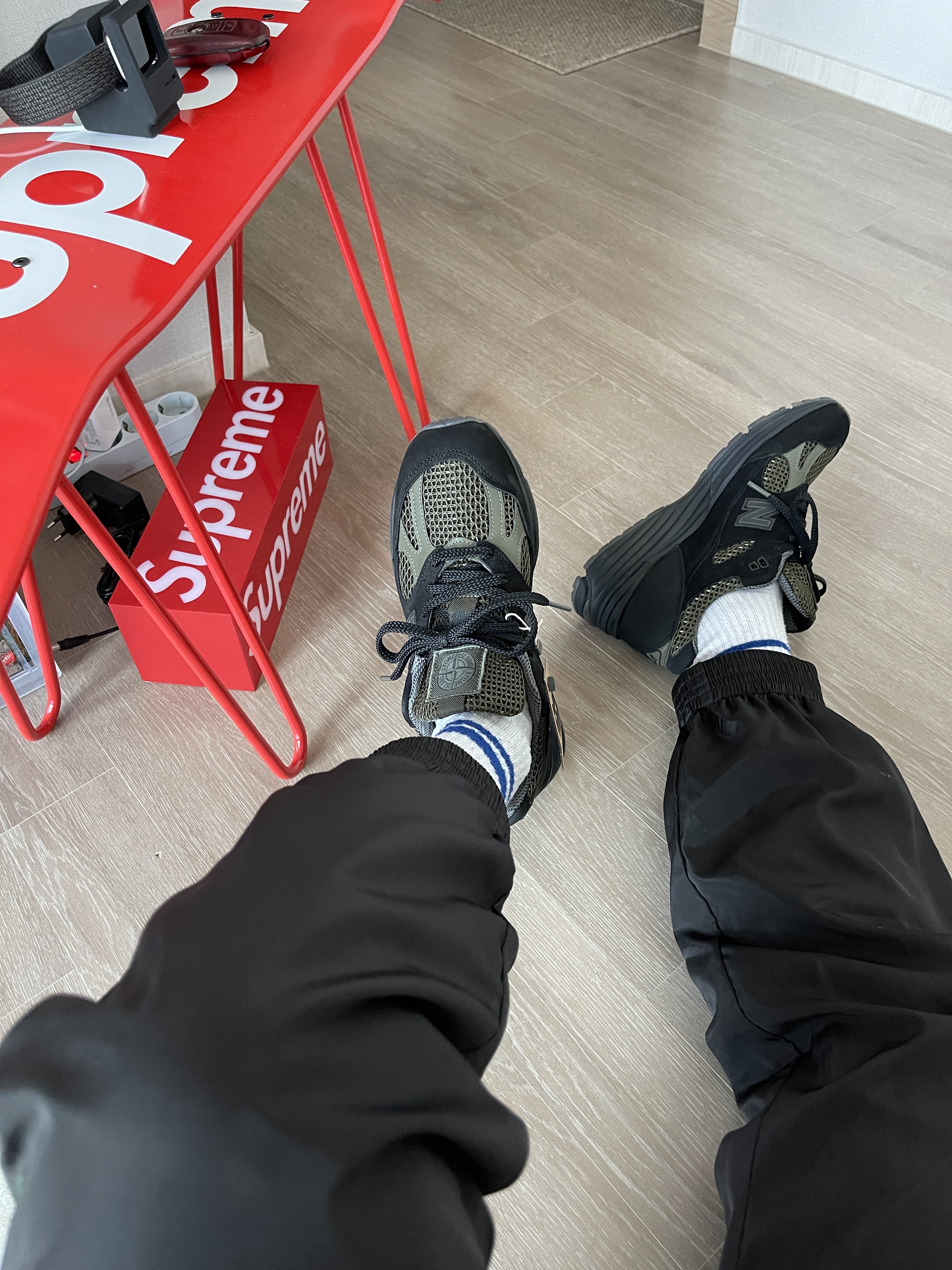 New Balance x Stone Island 991v2 Made in UK Black Olive Night 착용 스타일 - 1