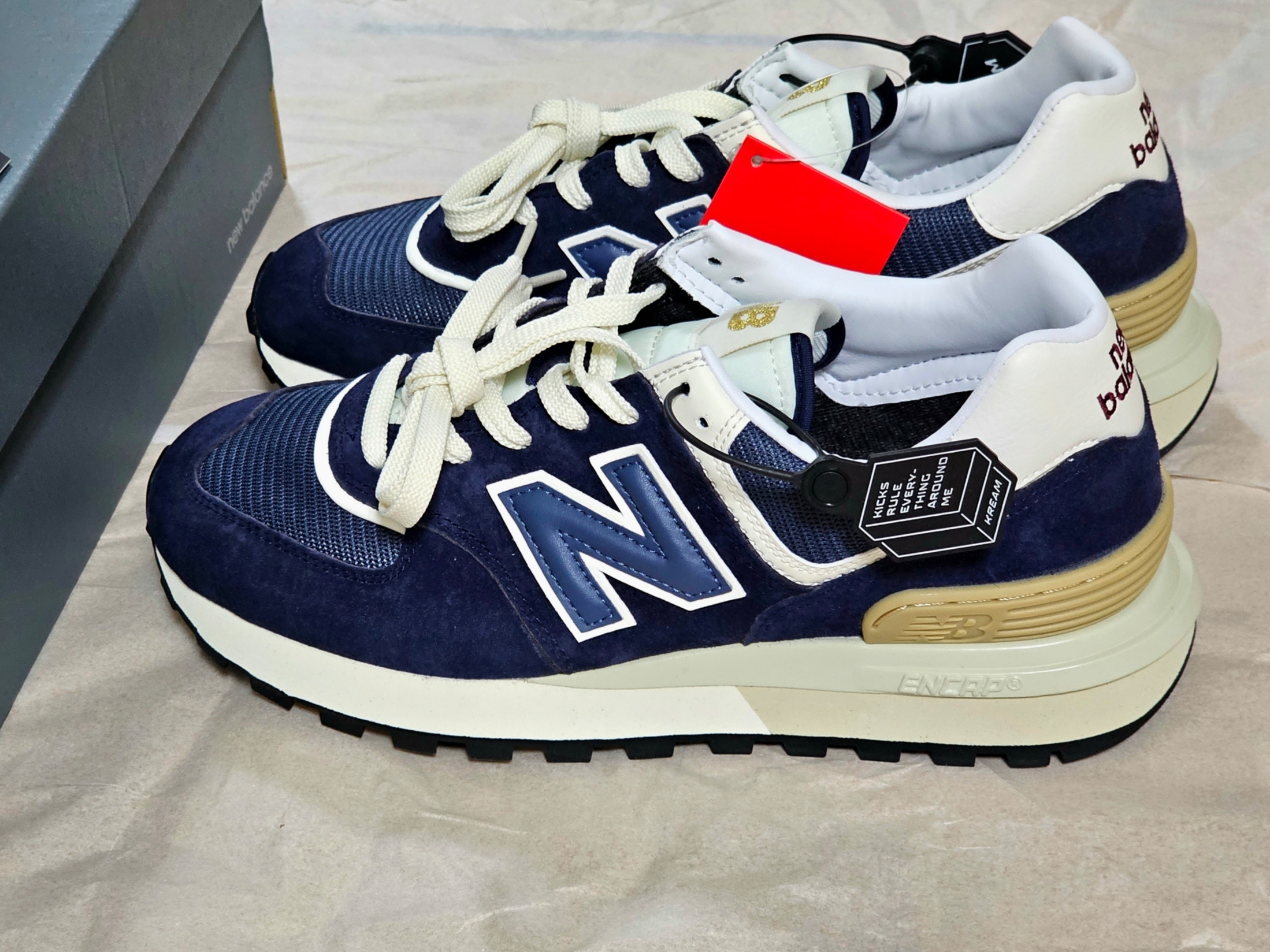 New Balance 574 Legacy Navy 착용 스타일 - 1