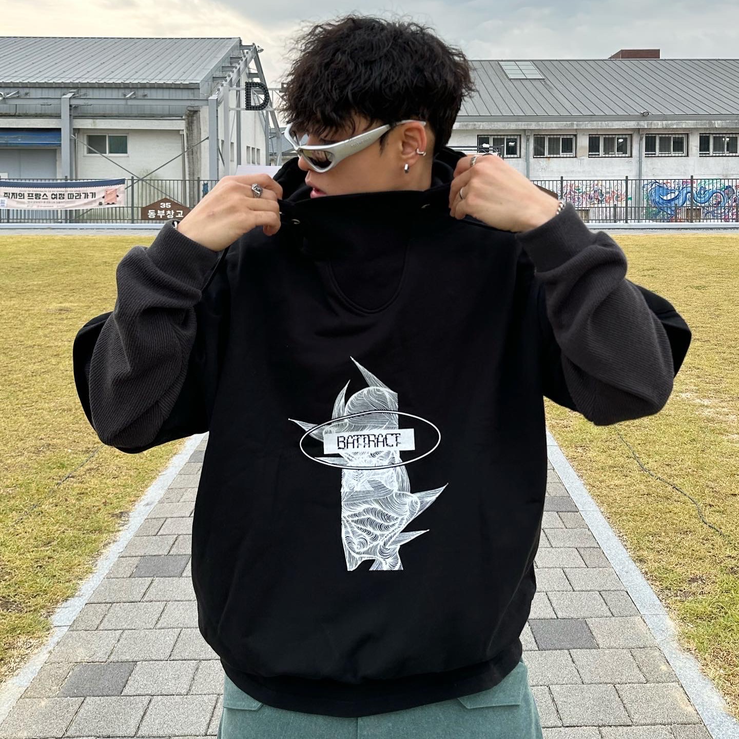 Balenciaga Triple S Bicolor White Light Grey Yellow 2018, Balenciaga Swift Oval Sunglasses Silver 착용 스타일 - 5