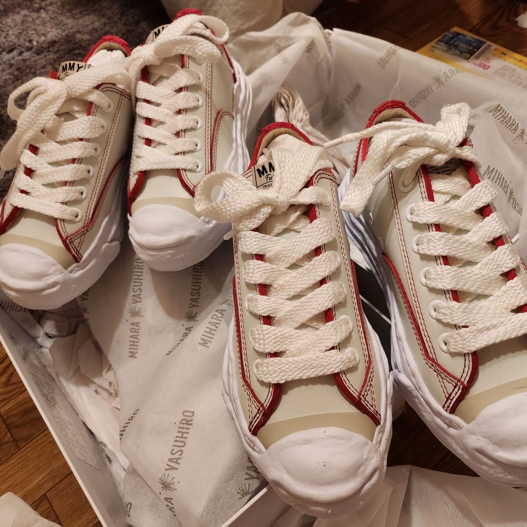 Maison Mihara Yasuhiro Hank OG Sole Red Line Leather Low-top Sneakers White 착용 스타일