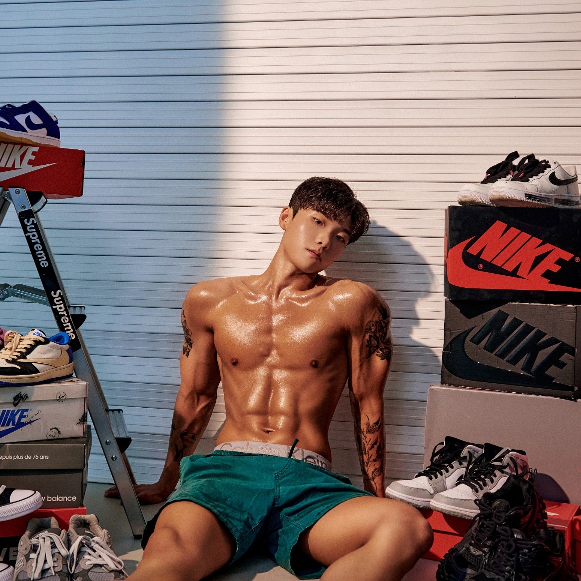 Balenciaga Defender Sneakers Black, Nike x Peaceminusone Air Force 1 Low Para-Noise 2.0 착용 스타일