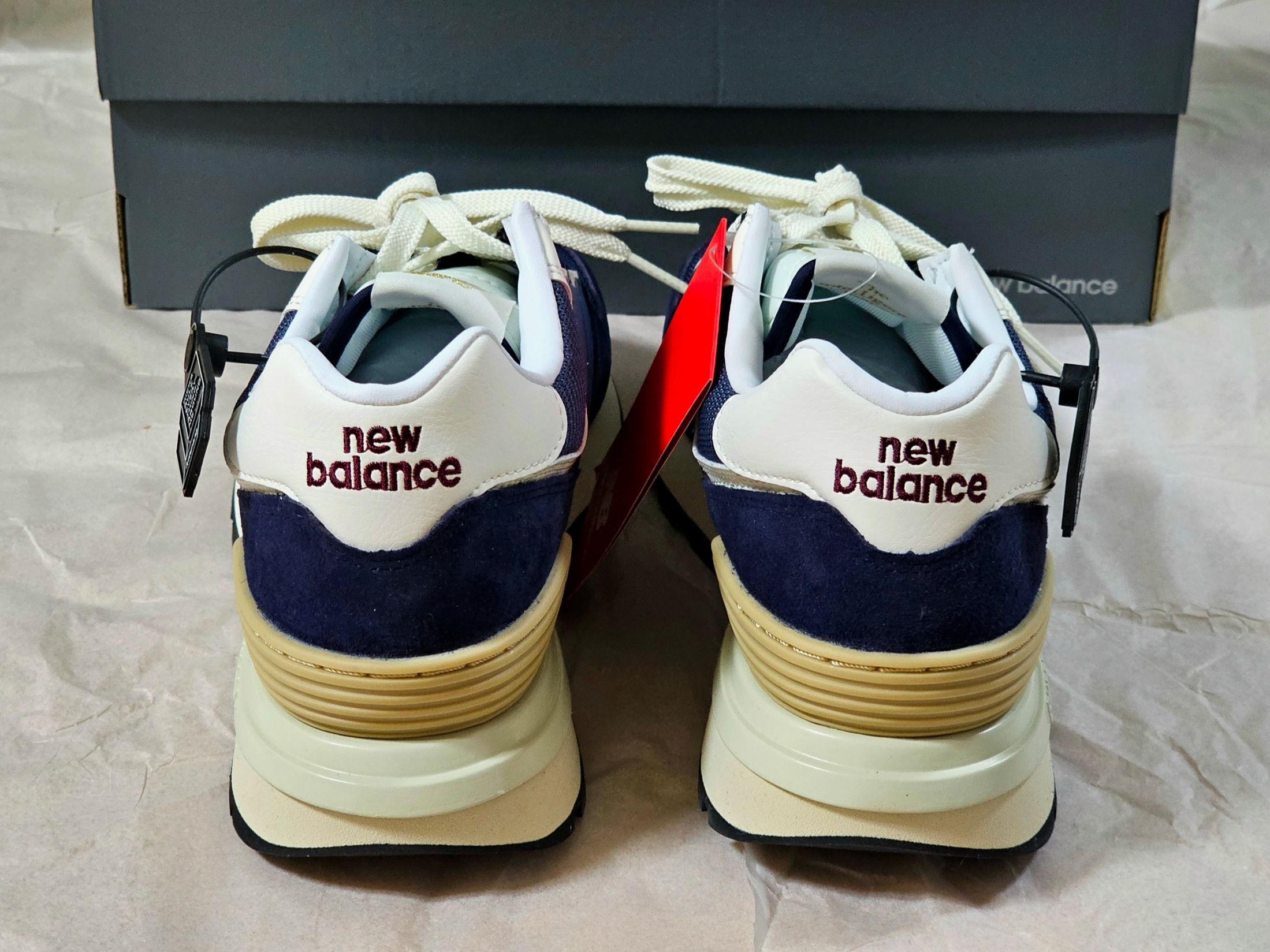 New Balance 574 Legacy Navy 착용 스타일 - 3